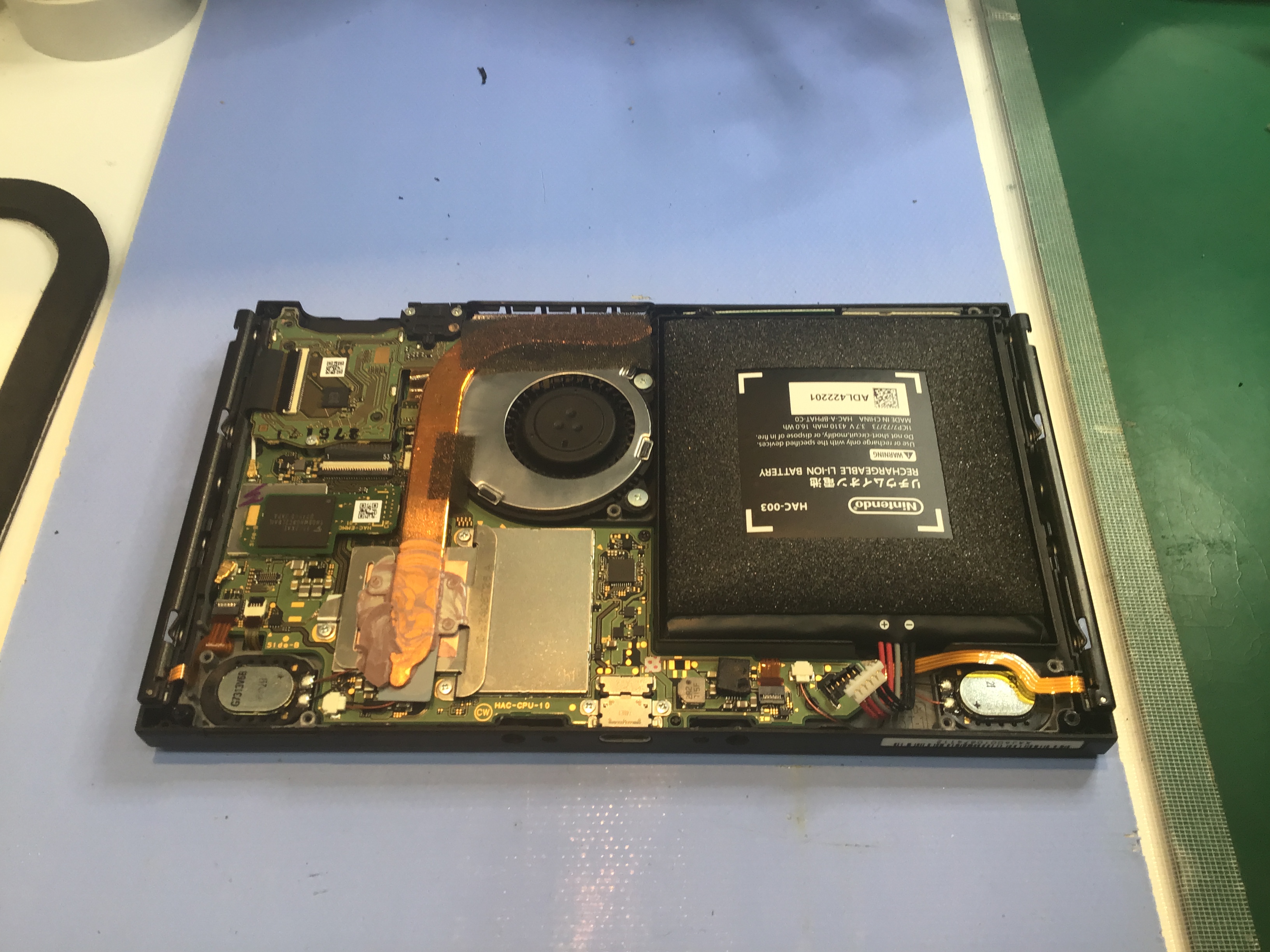 Switchのバッテリー交換は、データそのまま・即日修理のスマホ修理工房京王聖蹟桜ヶ丘ショッピングセンターB館店へ！