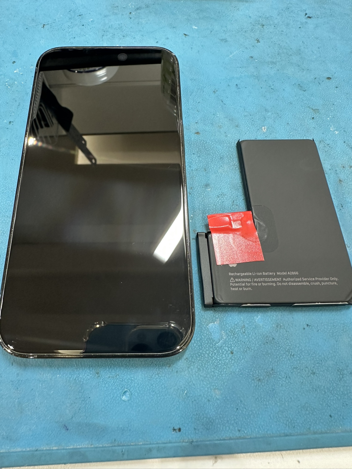 iPhone 14Pro（アイフォン）のバッテリー交換はスマホ修理工房イオンモール福岡店で即日修理可能です！