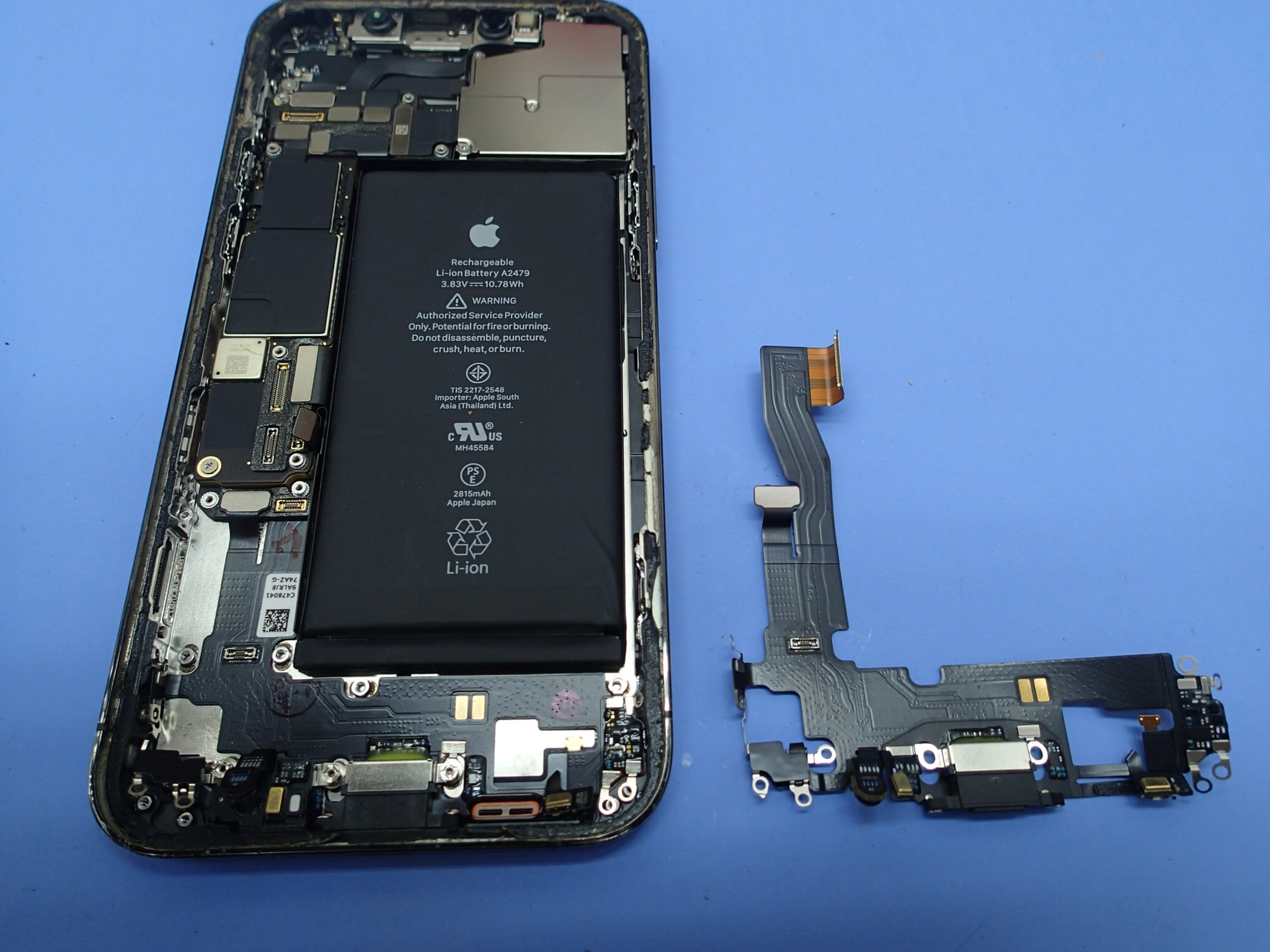 iPhone12Proの充電口のトラブル