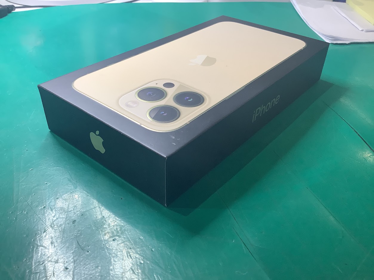 iPhone13Proの画面交換ならデータをそのまま・最短即日修理のスマホ修理工房西八王子店にご相談ください！