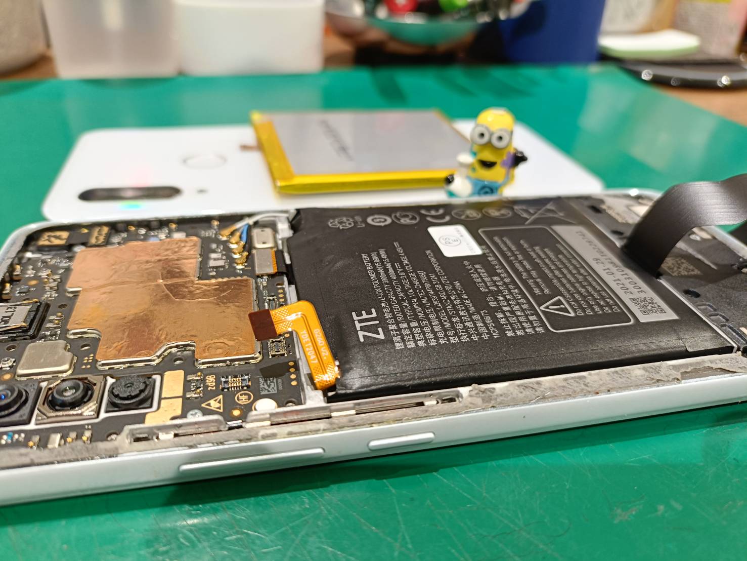 Libero5G バッテリーの膨張が・・