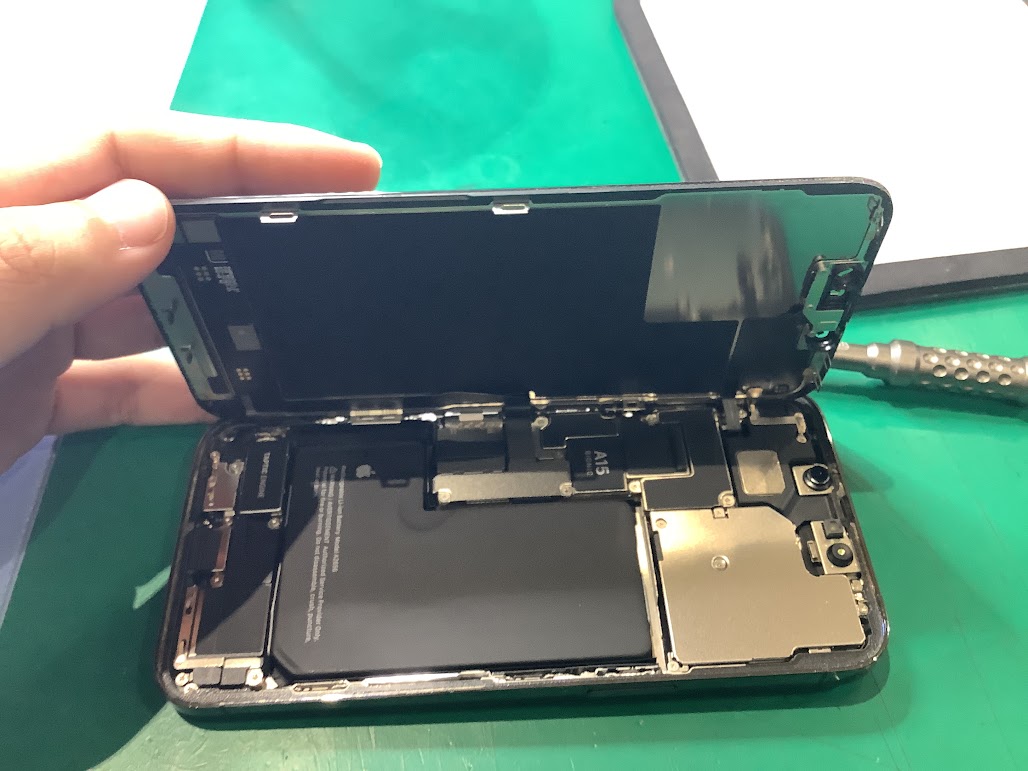 iPhone13Proのバッテリー交換なら最短即日修理のスマホ修理工房中野ブロードウェイ店にご相談ください！
