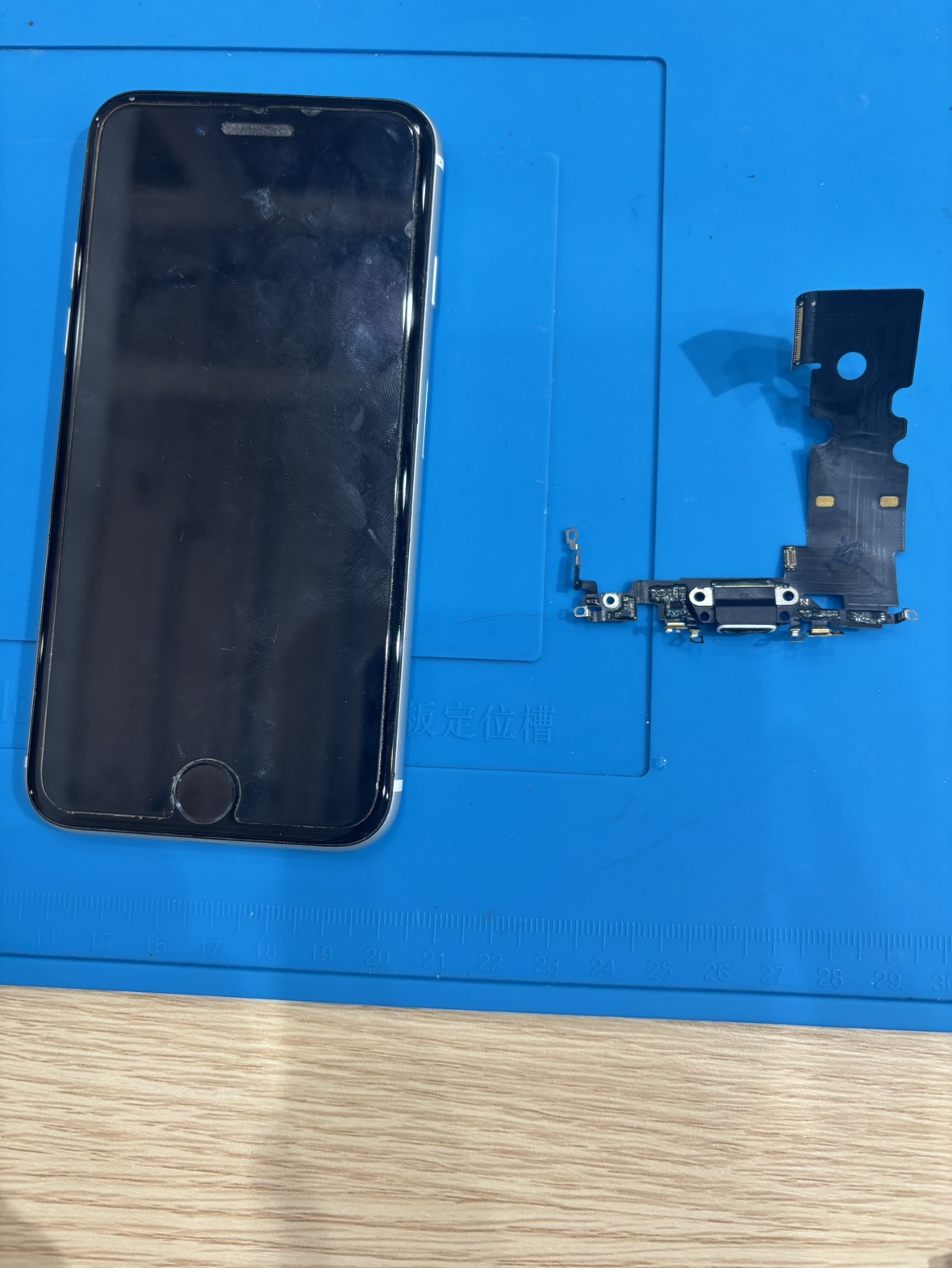 iPhoneSE2の充電コネクタを即日で修理するなら【スマホ修理工房 池袋P'パルコ本店】にお任せください！