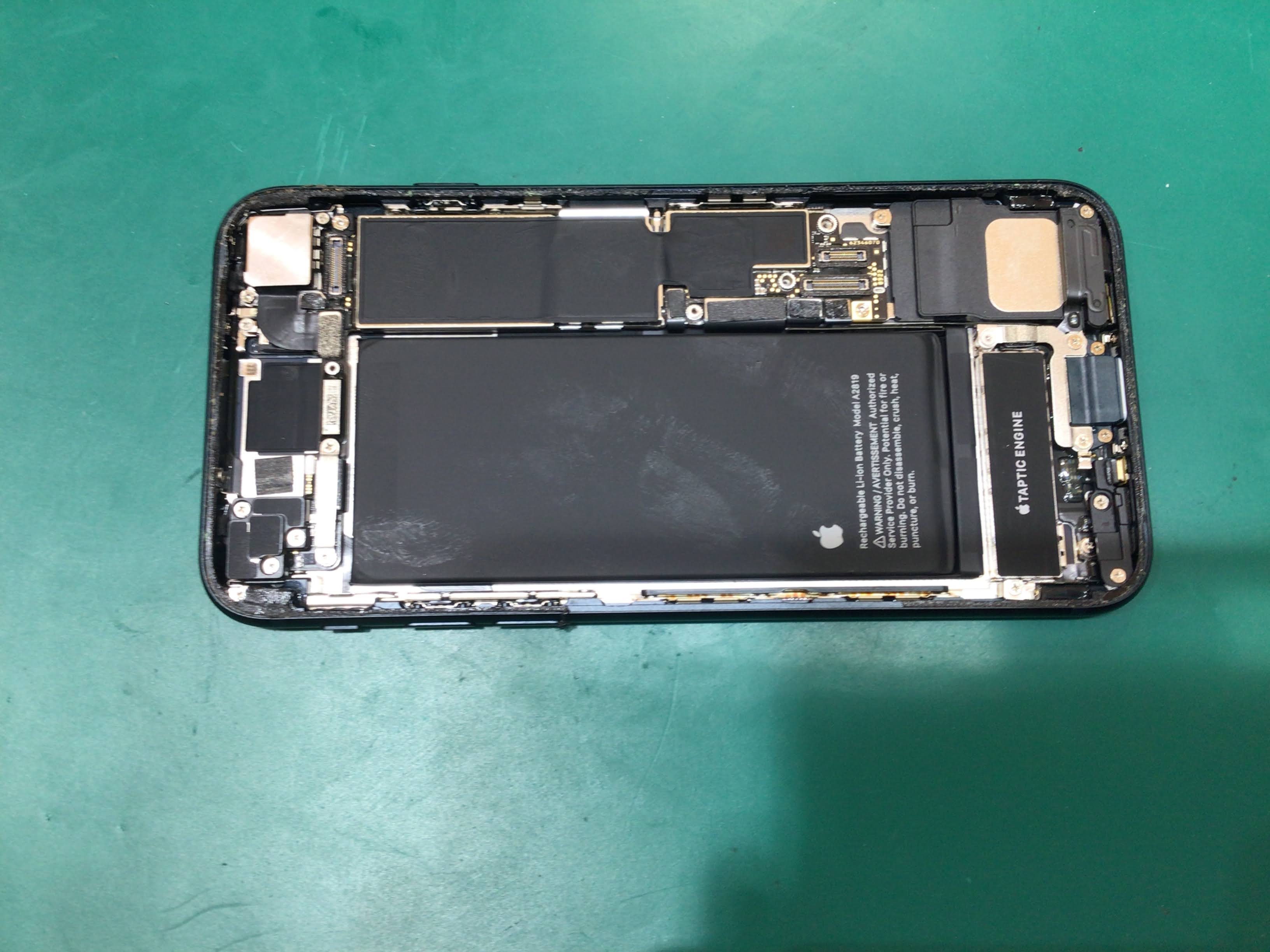 iPhoneSE3バッテリー修理　データをそのまま・最短即日修理のスマホ修理工房イーアス高尾店にご相談下さい！