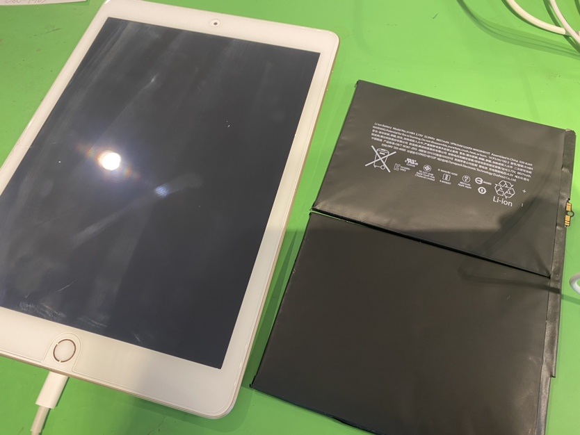 【iPad (第5世代)】バッテリー膨張も即日改善！