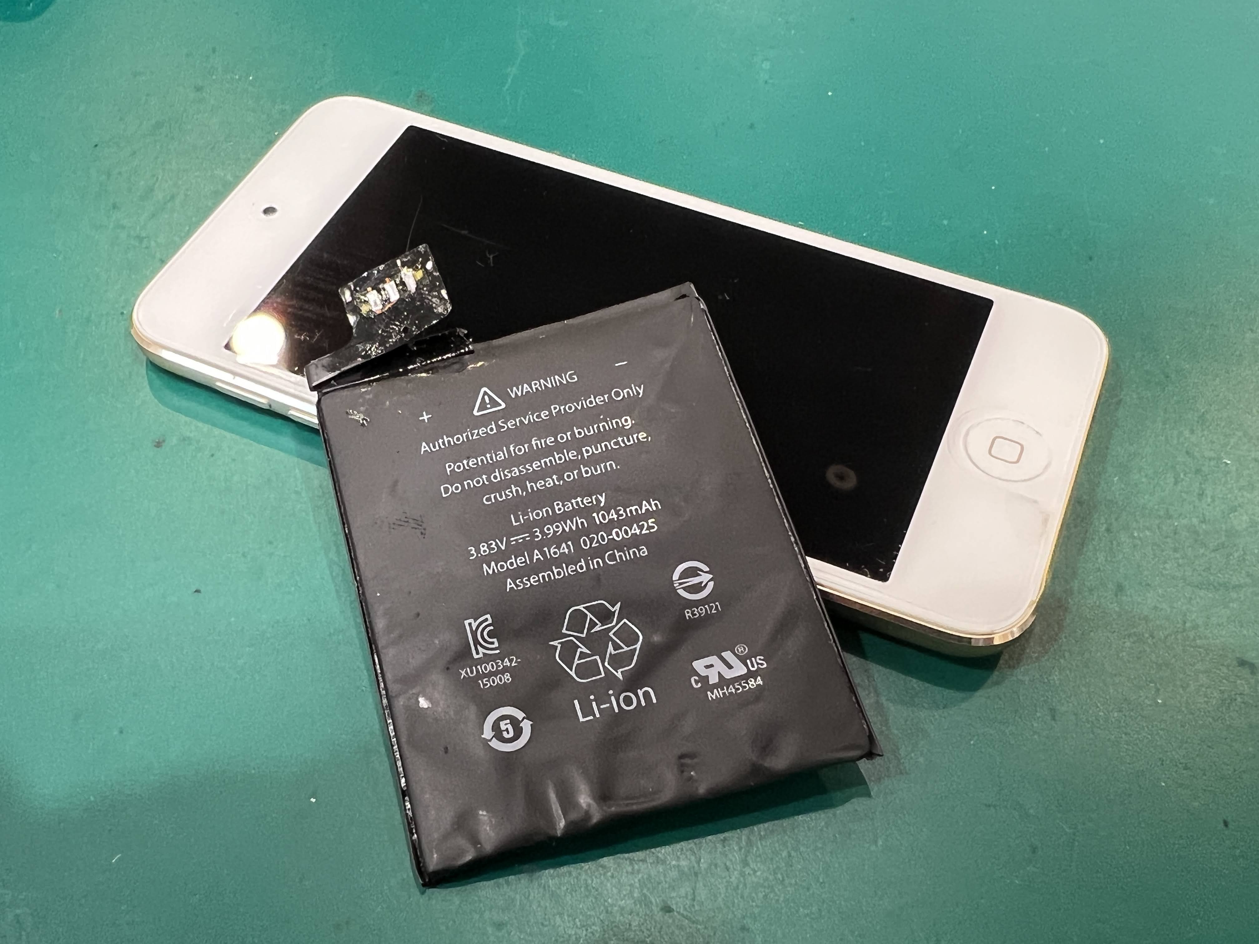 iPod touch6（アイポッドタッチ）バッテリー交換！90分で電池持ち改善【スマホ修理工房ペリエ千葉店】