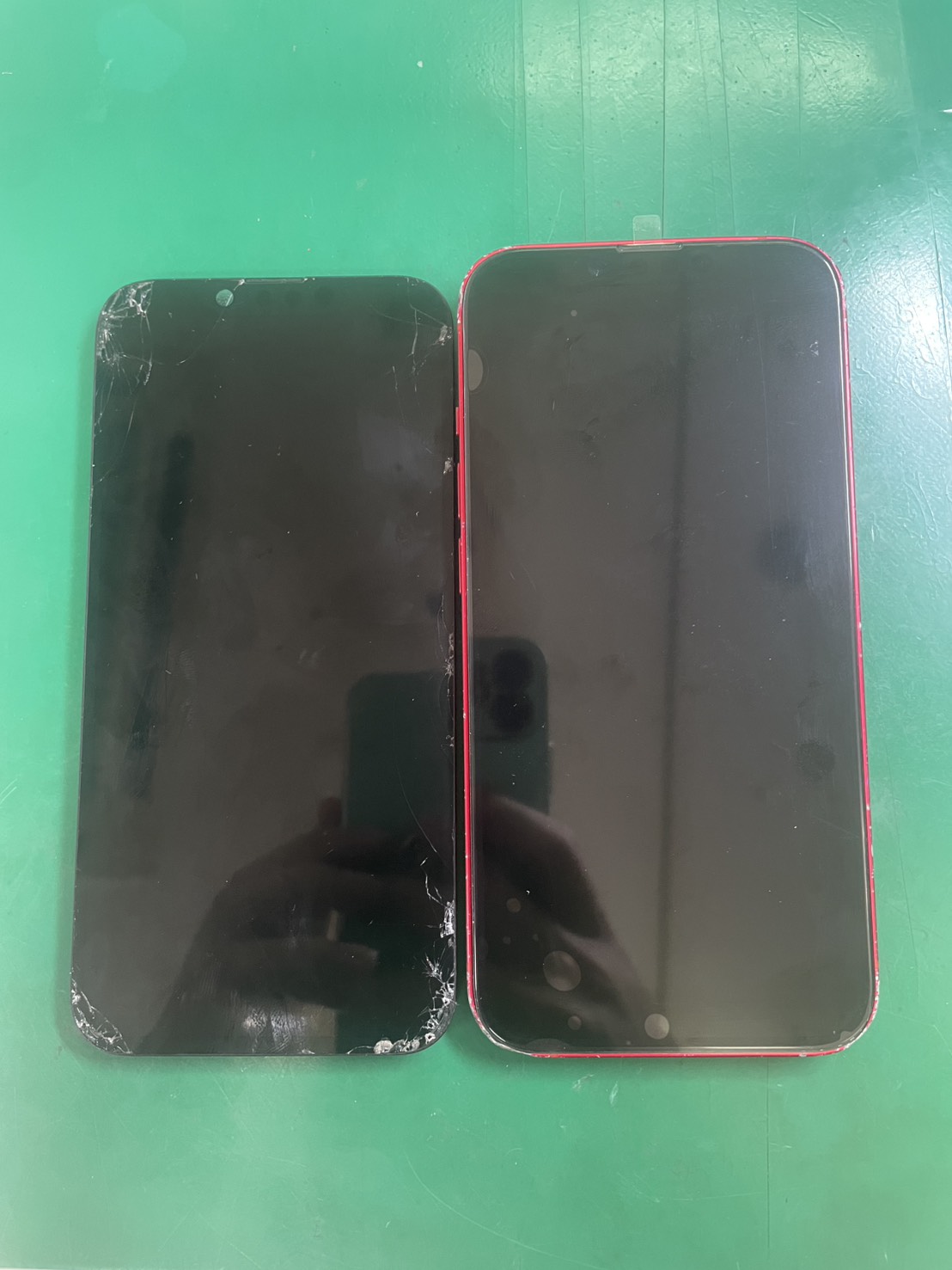 液晶表示不良修理！ iPhone14【スマホ修理工房三鷹店】
