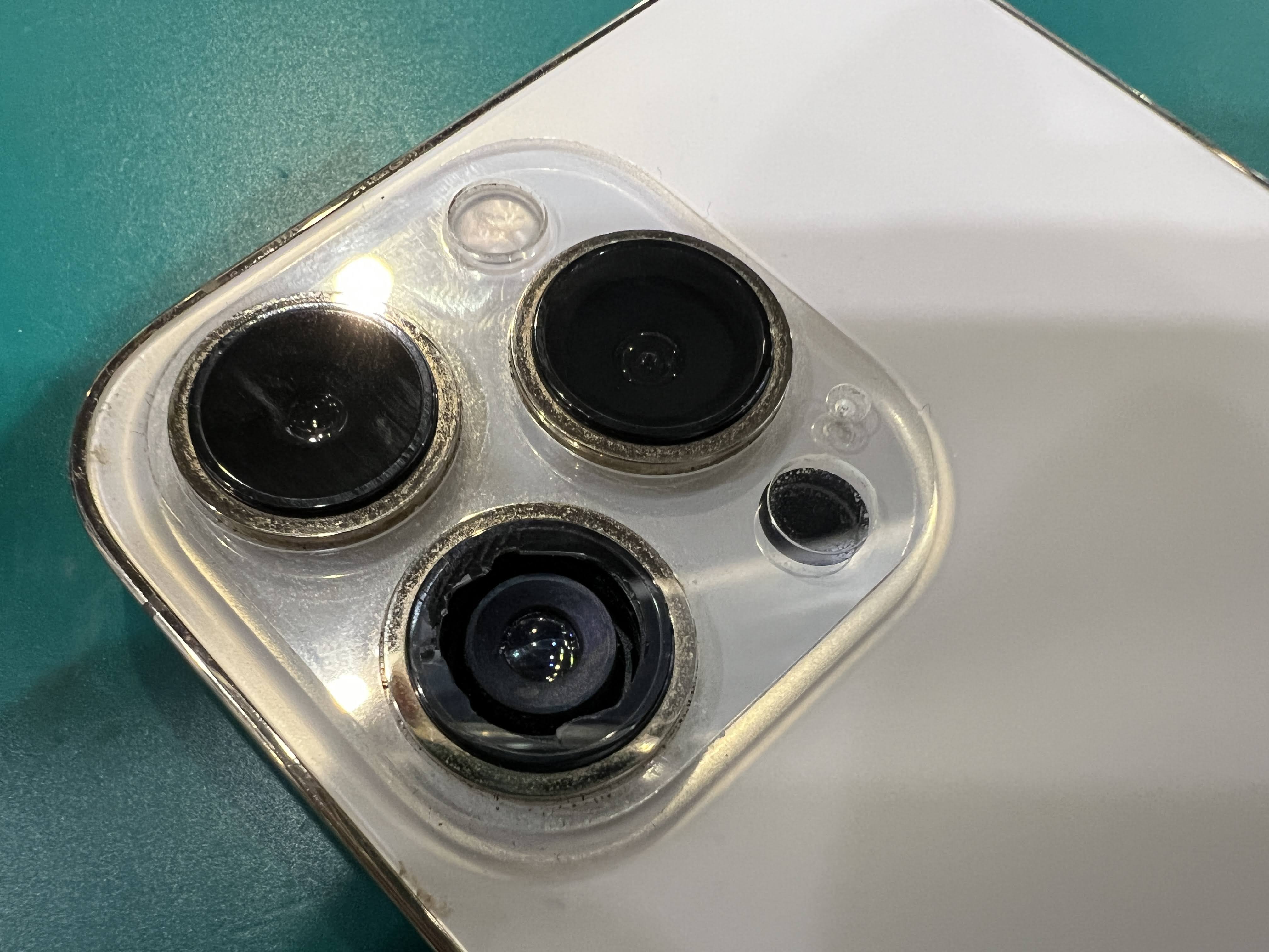 iPhone13Pro（アイフォン）のアウトカメラレンズが割れてしまったらすぐに修理しましょう！