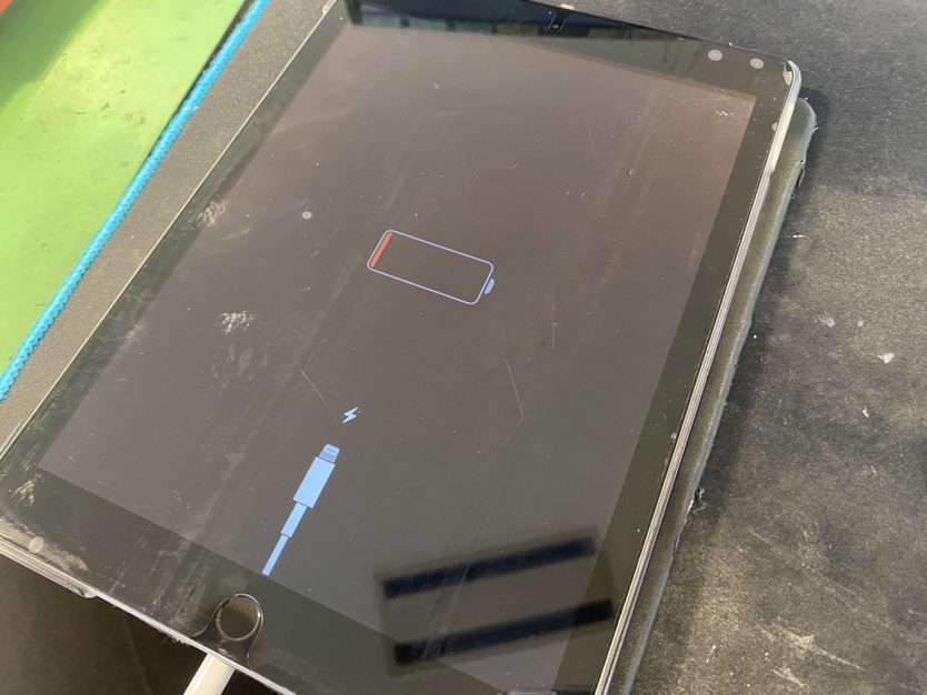 【iPad (第6世代)】充電出来ない症状も即日改善いたします！