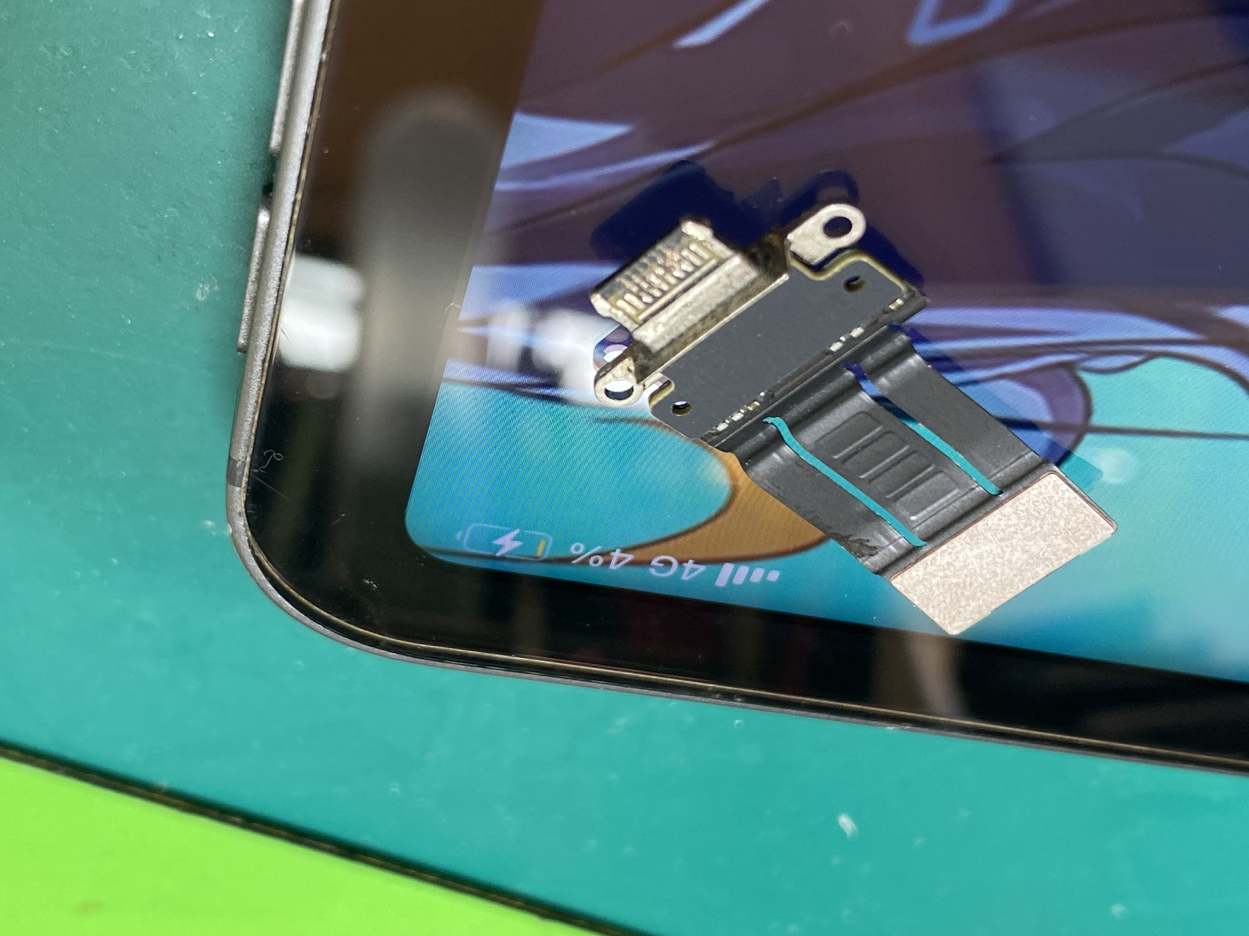 iPad Pro 12.9inch 第5世代 充電できない / 充電口の交換 【スマホ修理工房草加駅前店】