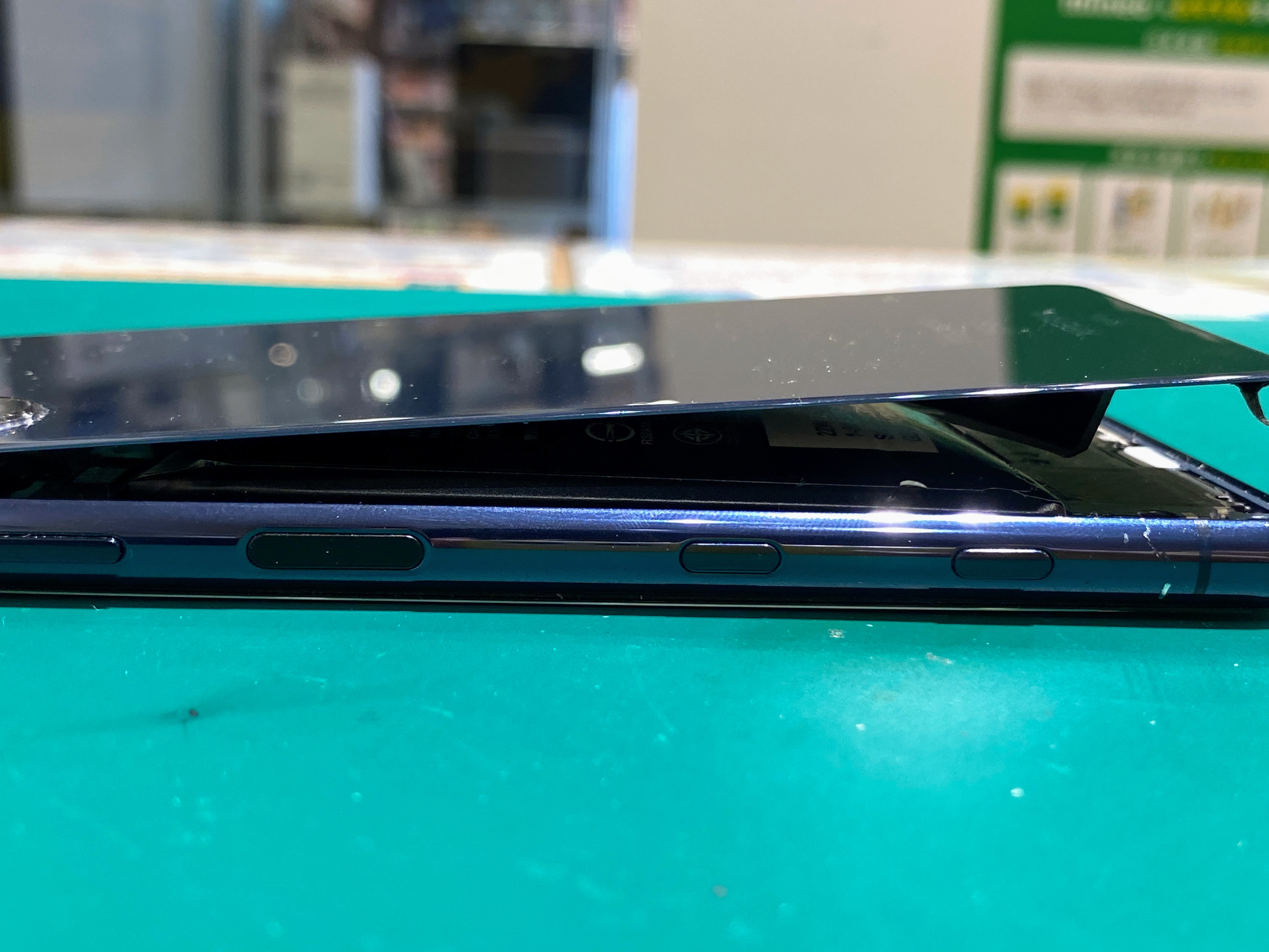 SONY Xperia 5Ⅱ（エクスペリア）バッテリー交換！膨張で浮いた背面も90分で解決【スマホ修理工房イオンモール松本店】