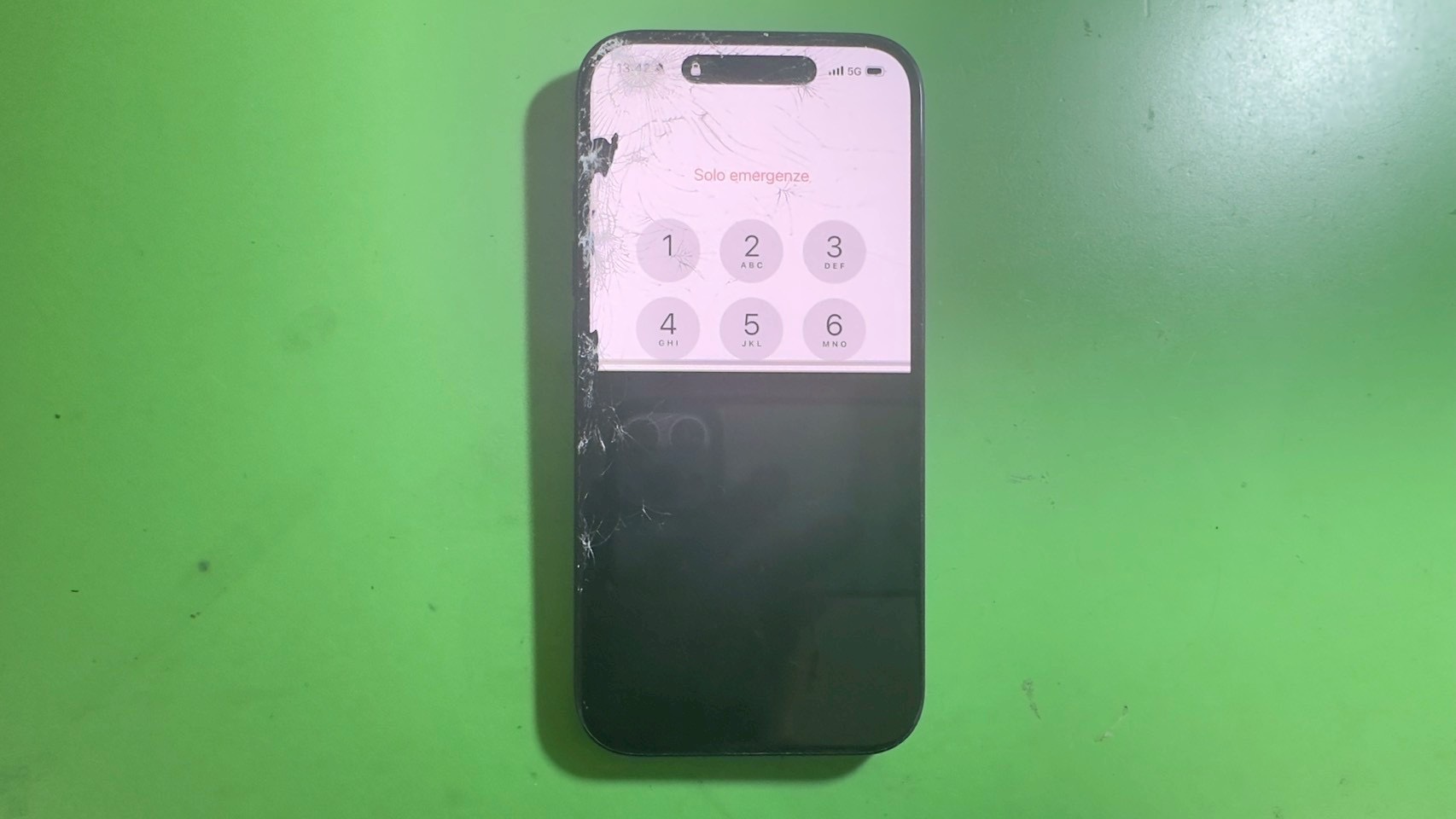 iPhone 15(アイフォン 15)液晶破損による画面交換【登戸・向ケ丘遊園店】