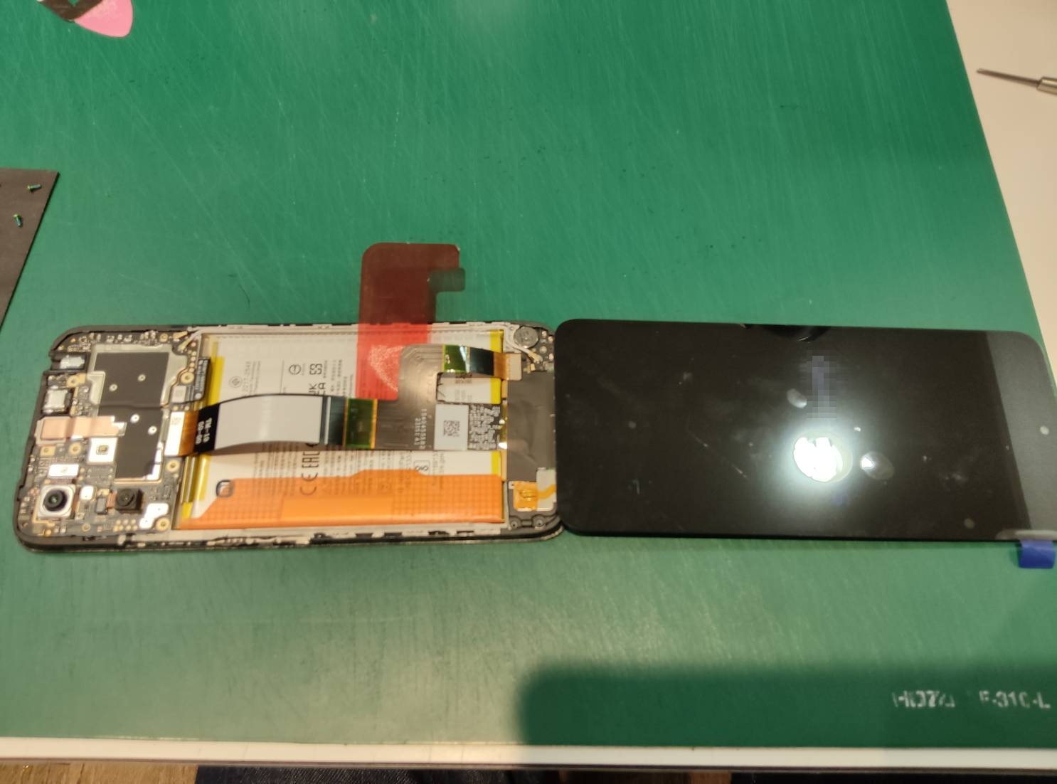 Xiaomi Redmi 12 5G 液晶パネル交換　スマホ修理工房浦和パルコ店