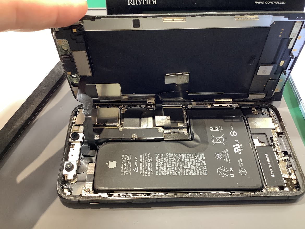 iPhoneXSのバッテリー交換ならデータをそのまま・最短即日修理のスマホ修理工房ラザウォーク甲斐双葉店にご相談ください！