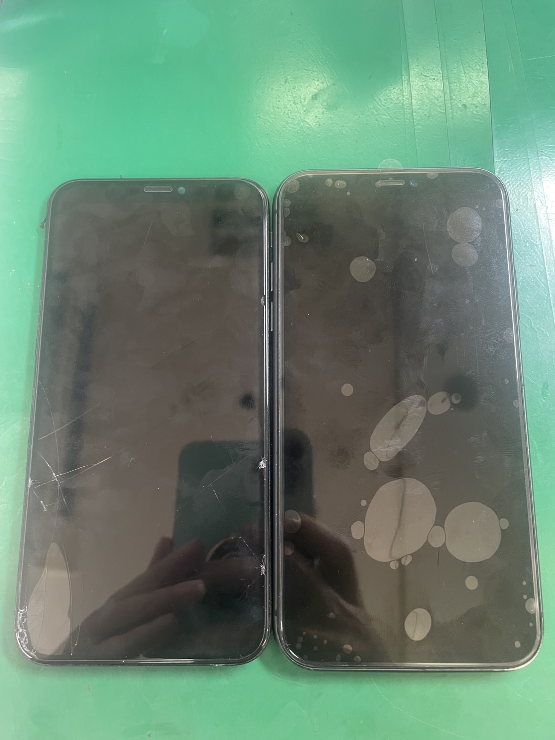 液晶表示不良修理！ iPhone11【スマホ修理工房三鷹店】