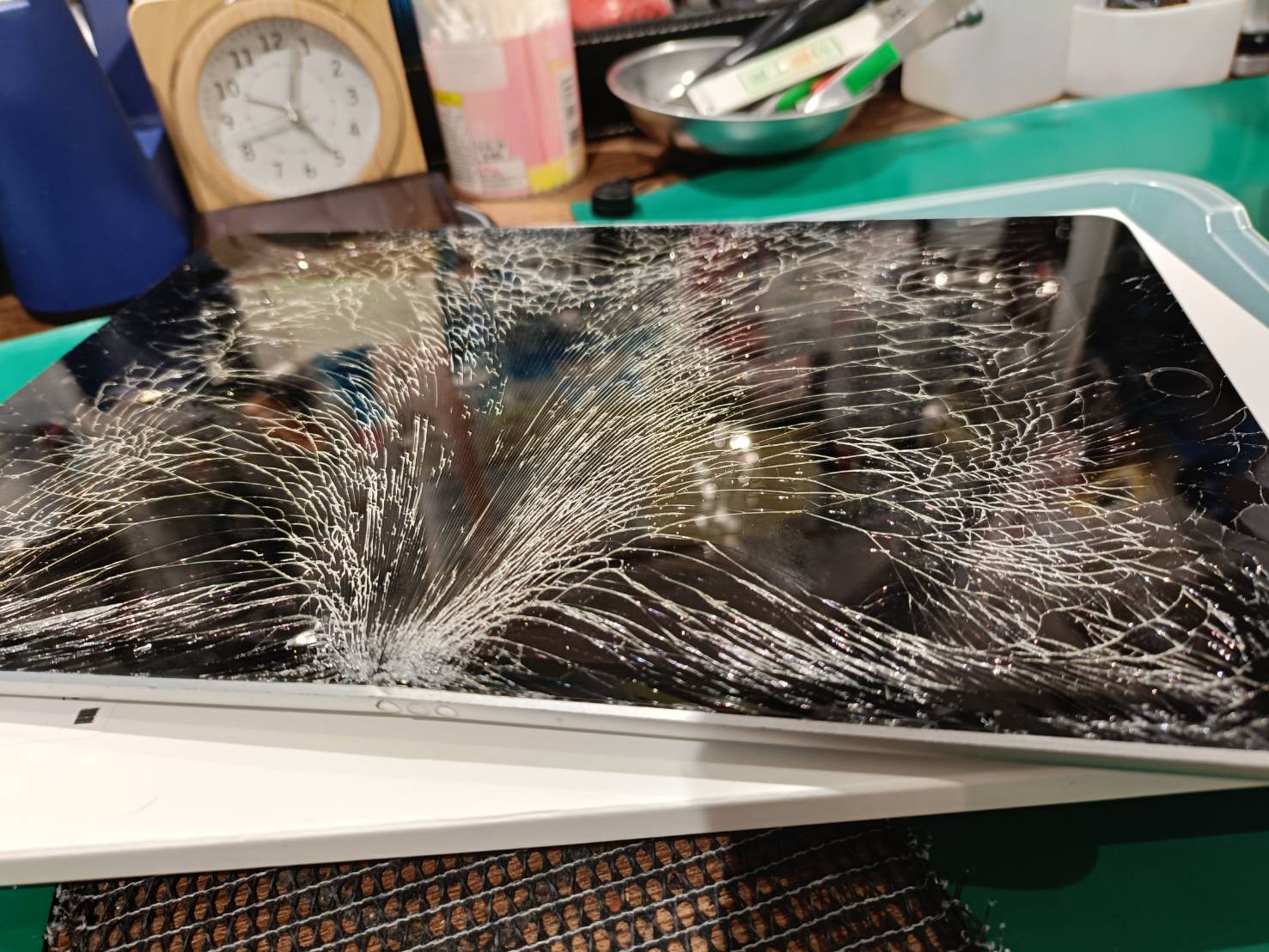 iPad（アイパッド）画面割れ修理('◇')ゞ