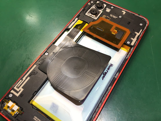 AQUOS　R3のバッテリー交換なら最短即日修理のスマホ修理工房港北TOKYU S.C.店にご相談ください