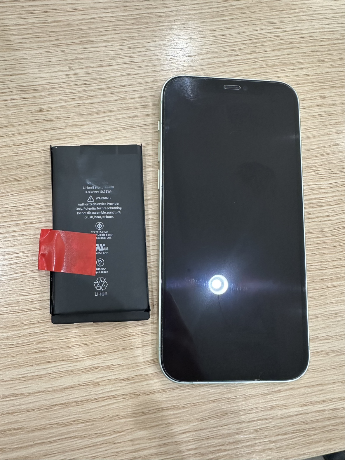 iPhone 12（アイフォン）のバッテリー交換はスマホ修理工房イオンモール福岡店で即日修理可能です！