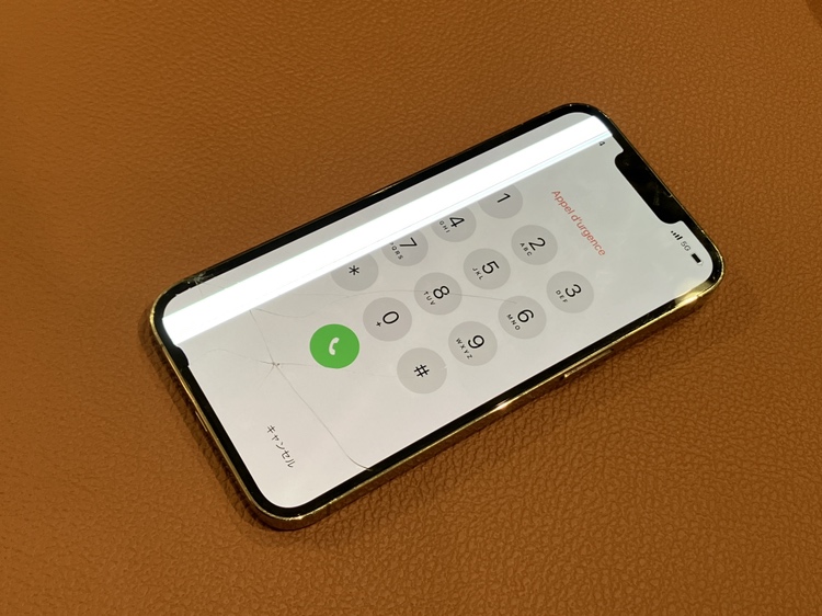 落としたら画面に縦線が入ってしまったiPhone13Proの画面交換修理を承りました！