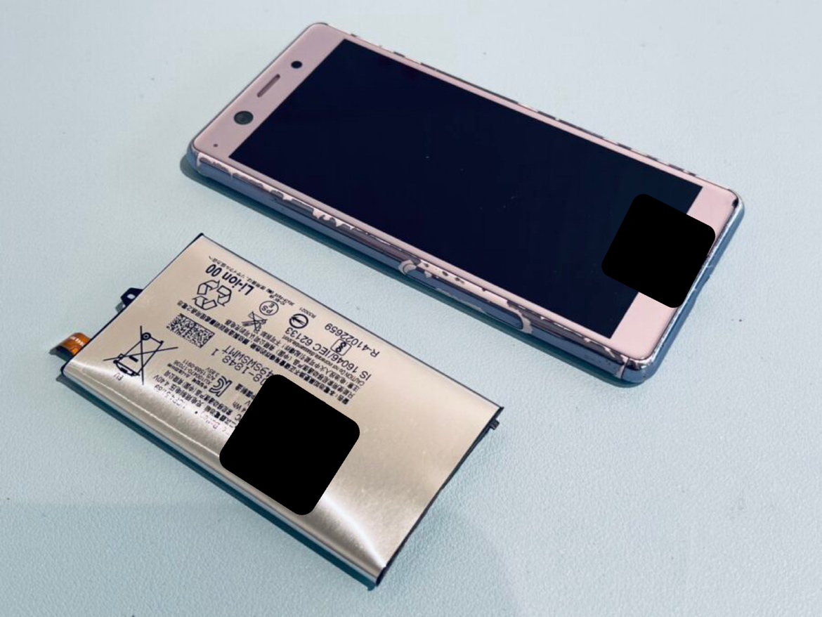 バッテリーが膨らんで画面が浮いてきてしまった！SONY Xperia Ace(エクスペリア)のバッテリー交換修理を行いました！