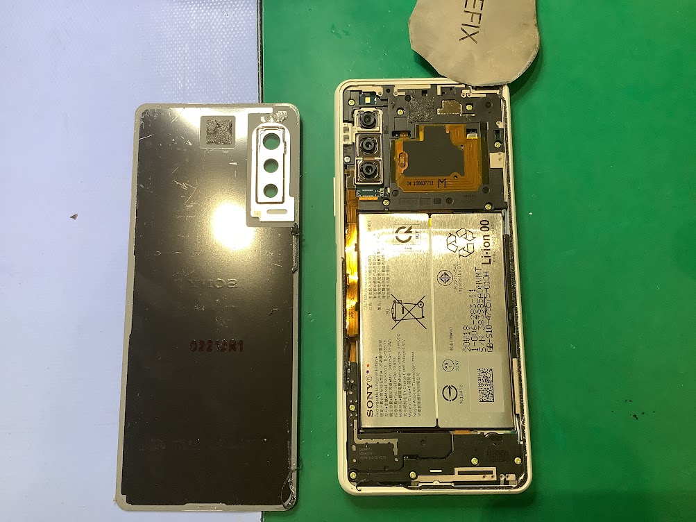 AQUOS  R2のバッテリー交換ならデータをそのまま・最短即日修理のスマホ修理工房港北TOKYU　Ｓ・Ｃ店にご相談ください！