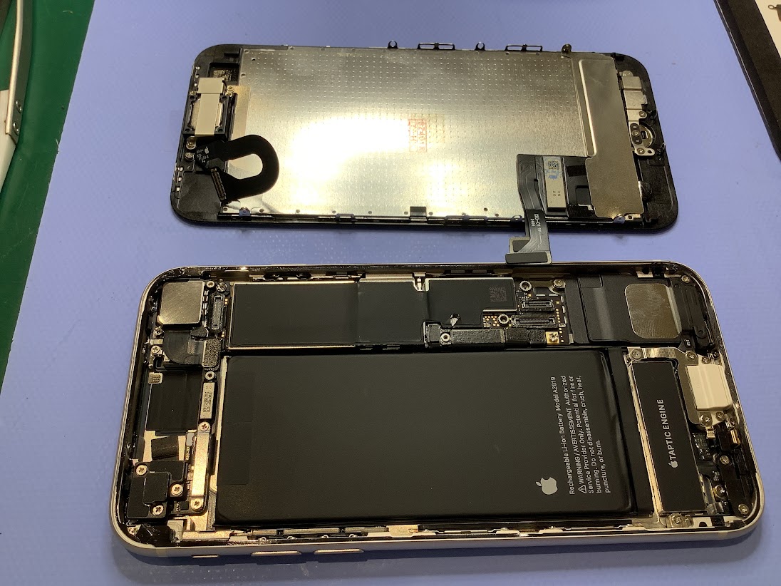 iPhoneSE3のバッテリー交換ならデータをそのまま・最短即日修理のスマホ修理工房橋本駅店にご相談ください！