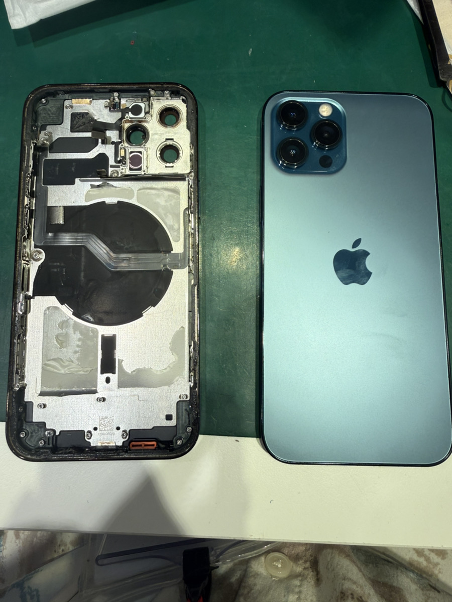 iPhoneの背面割れ交換!
