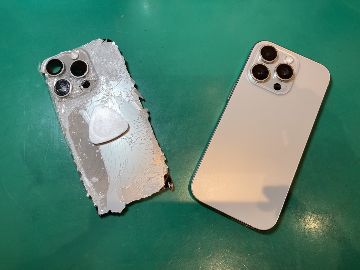 iPhone16Pro（アイフォン16プロ）のバックパネル交換修理【スマホ修理工房新百合丘オーパ店】