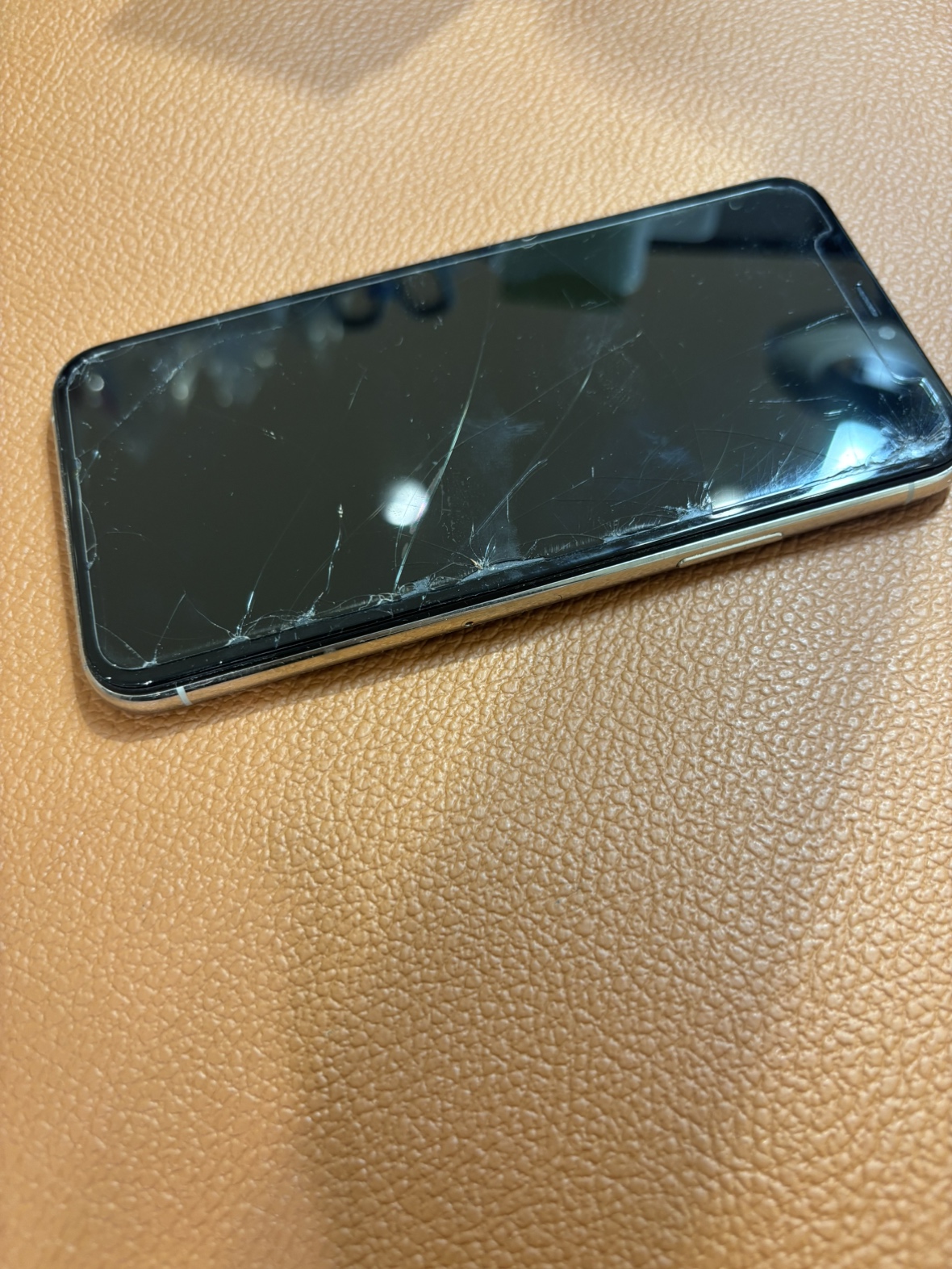 液晶が映らなくなったiPhone11Pro（アイフォン）修理承りました！！！