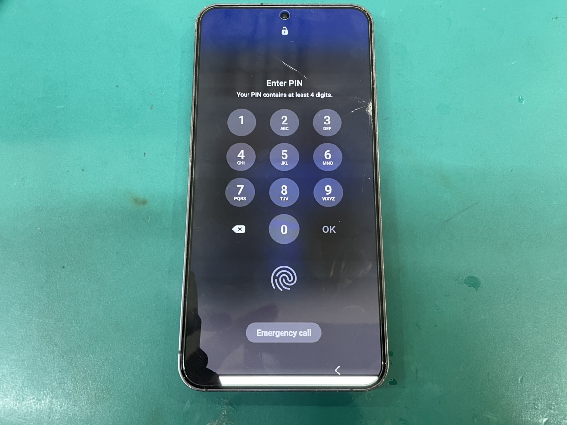 Galaxy S24 液晶画面にシミができた修理
