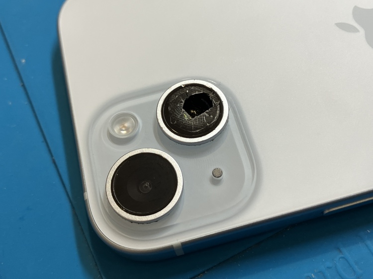 カメラのレンズが割れてしまったiPhone13Proの修理を承りました！