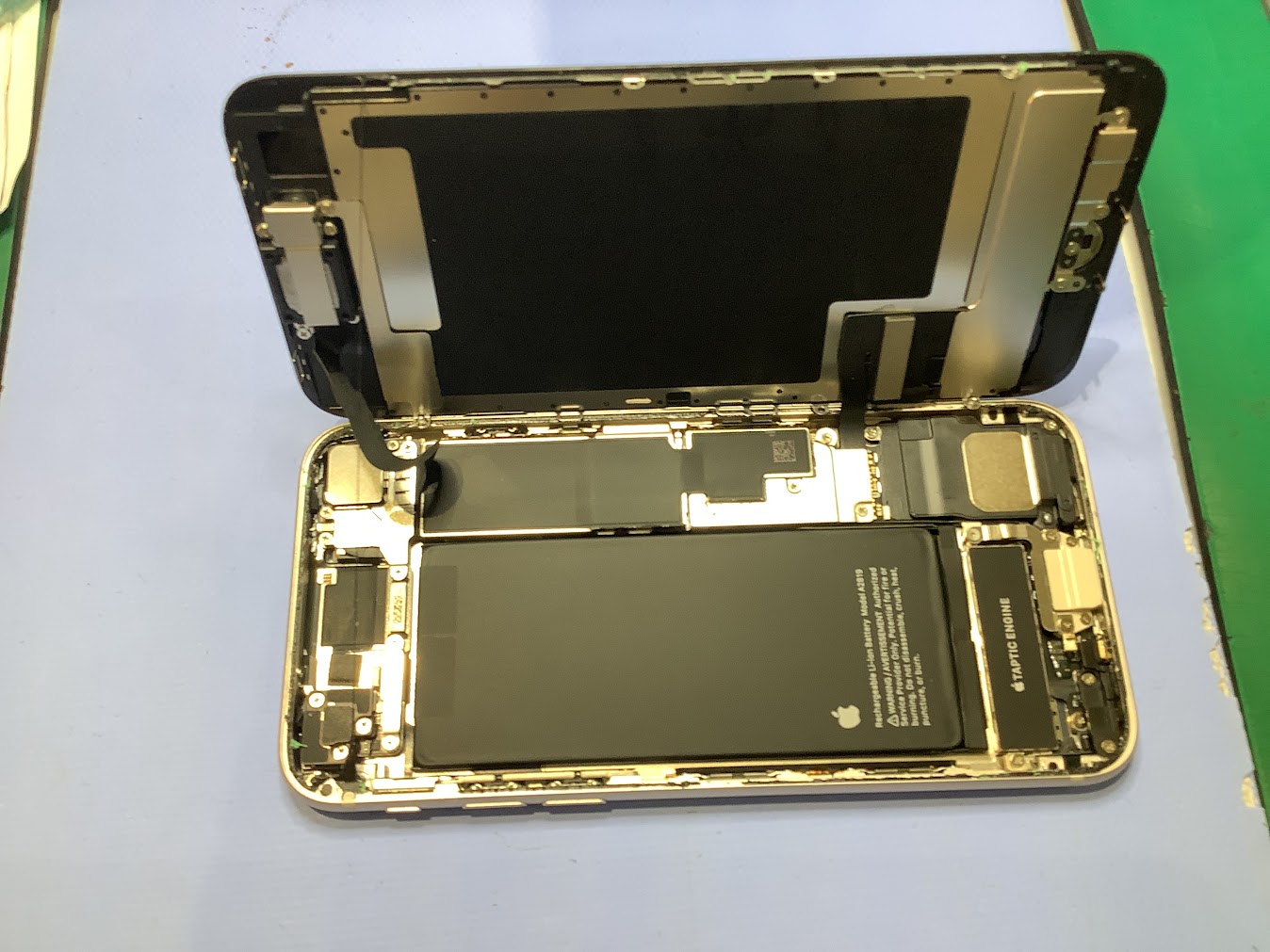 iPhoneSE3のバッテリー交換ならデータをそのまま・最短即日修理のスマホ修理工房秋津店にご相談ください！