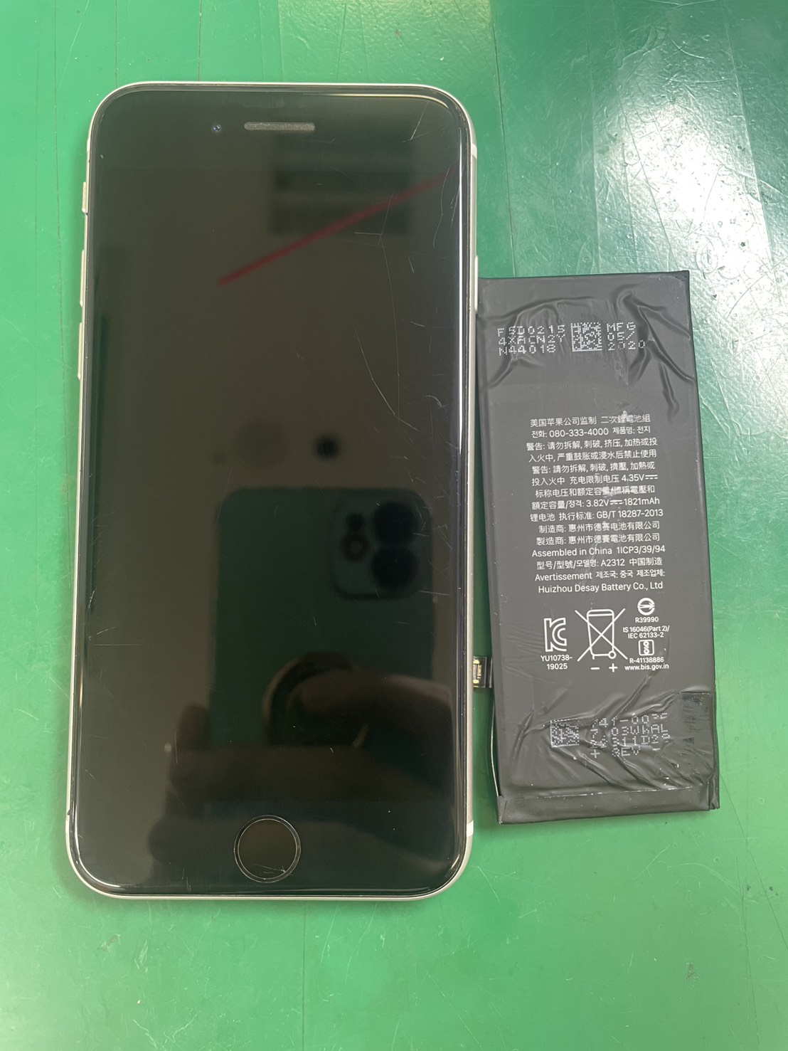 電源が入らなくなったiPhoneSE2バッテリー交換