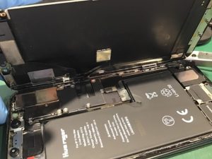 iPhone11ProMaxのバッテリー交換ならデータそのまま・最短即日修理のスマホ修理工房ラザウォーク甲斐双葉店へ！