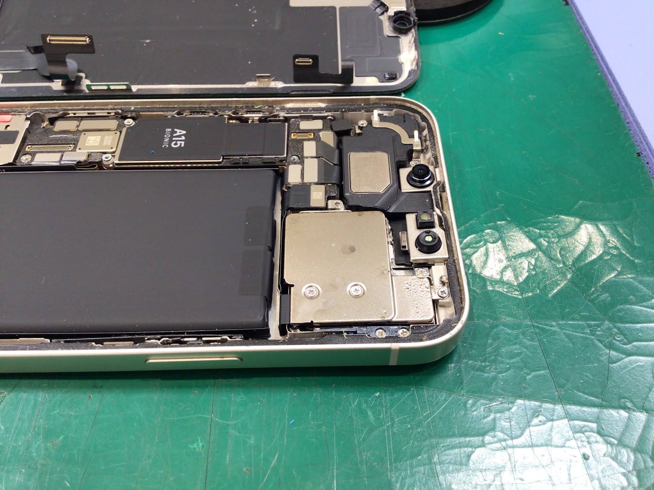 iPhoneのバッテリー交換は、データそのまま・即日修理のスマホ修理工房町田モディ店へ！