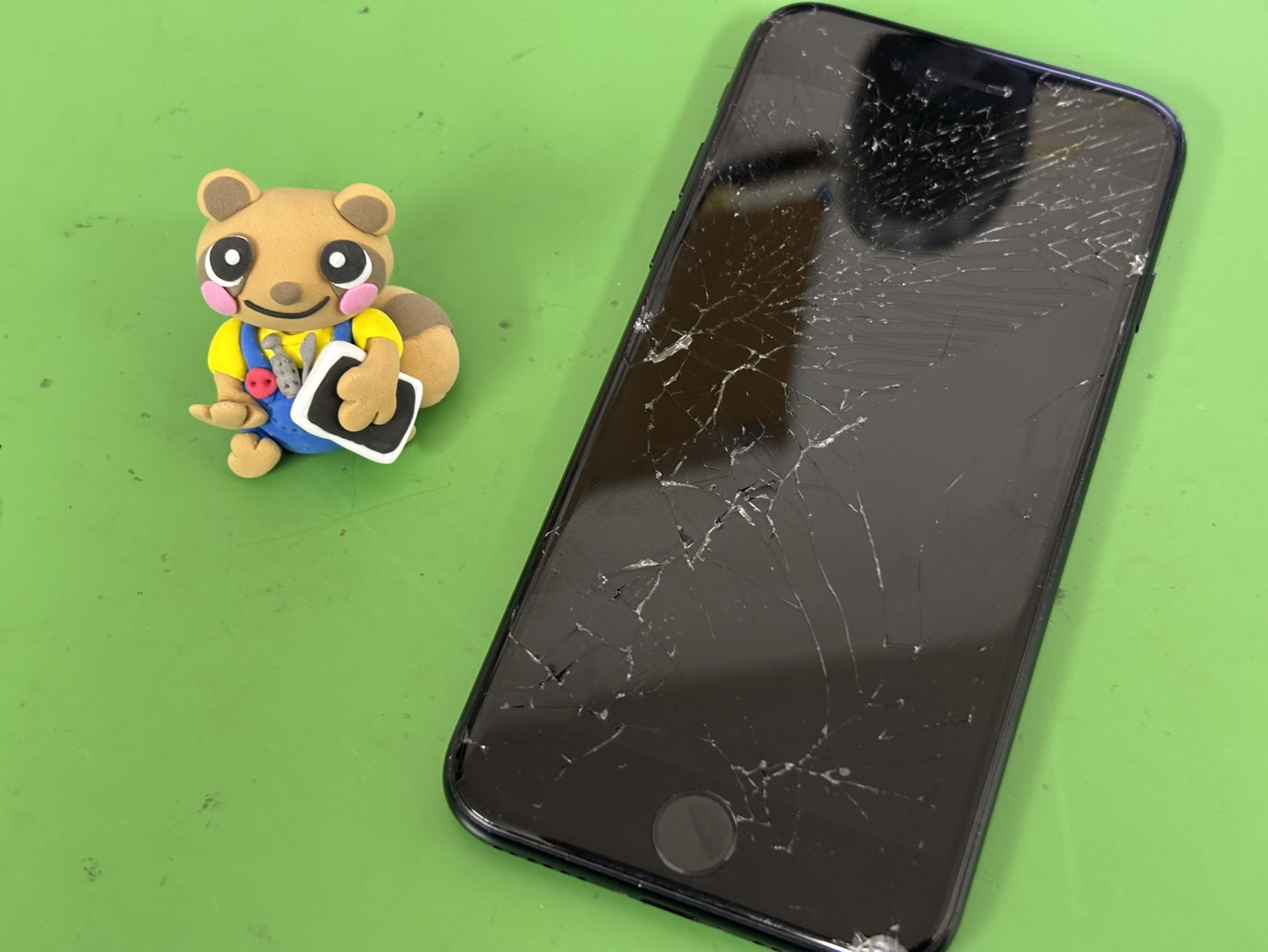 【中央林間店】iPhoneSE3ガラス割れ