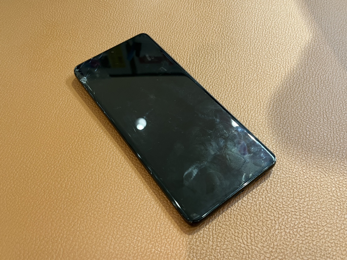 液晶が映らなくなってしまったGalaxyS21ultraの画面交換を承りました！！
