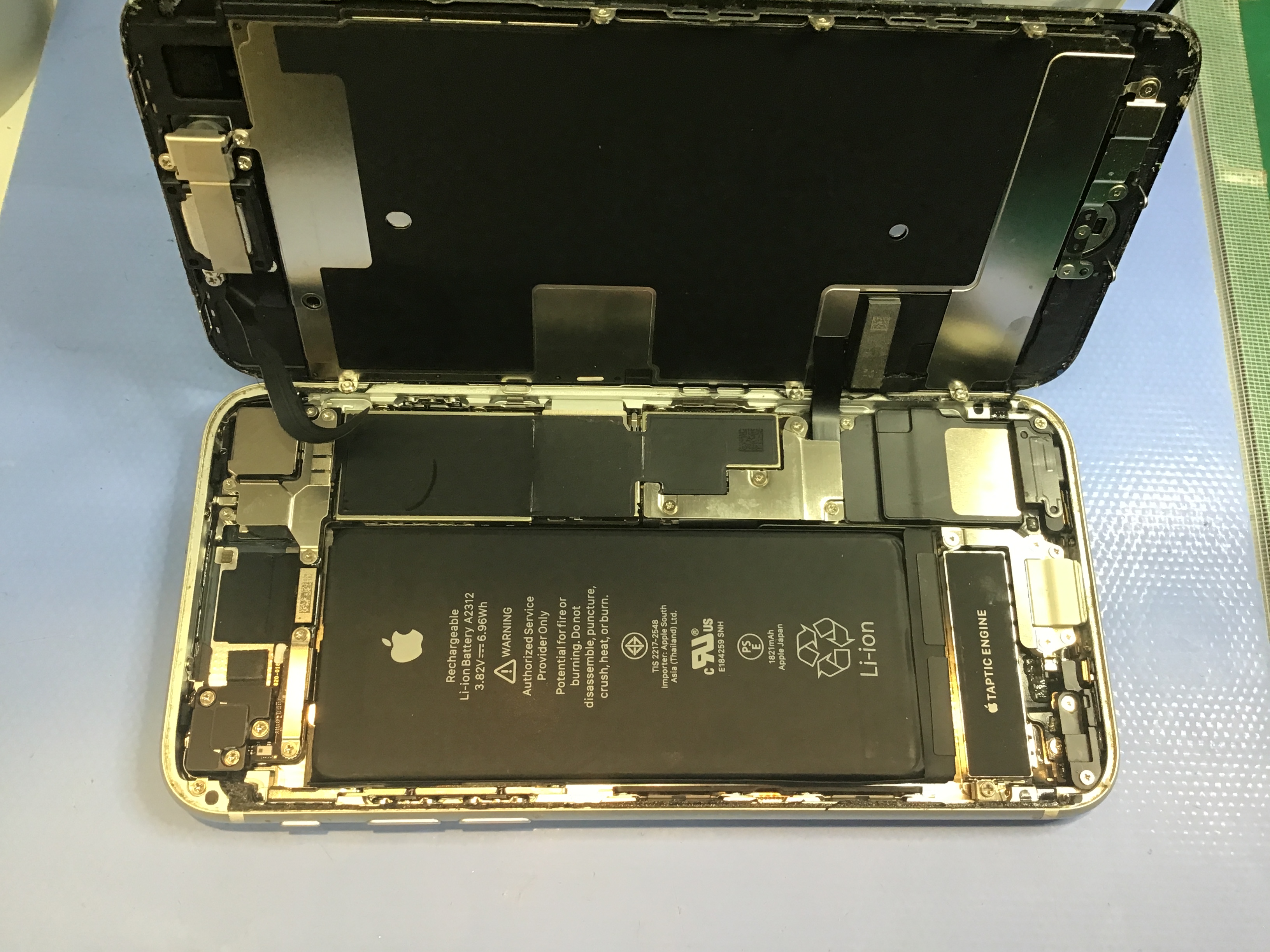 iPhoneSE2のバッテリー交換は、データそのまま・即日修理のスマホ修理工房京王聖蹟桜ヶ丘ショッピングセンターB館店へ！