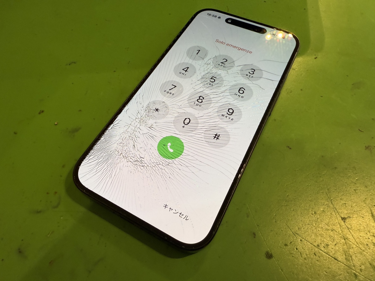 iPhone 15 Proの画面が割れてしまった！
