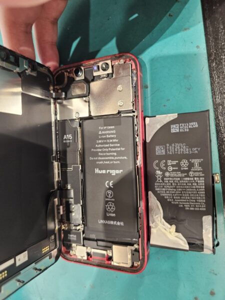 iPhoneの高品質バッテリー交換 即日対応しております!! 【スマホ修理工房 北千住マルイ店】