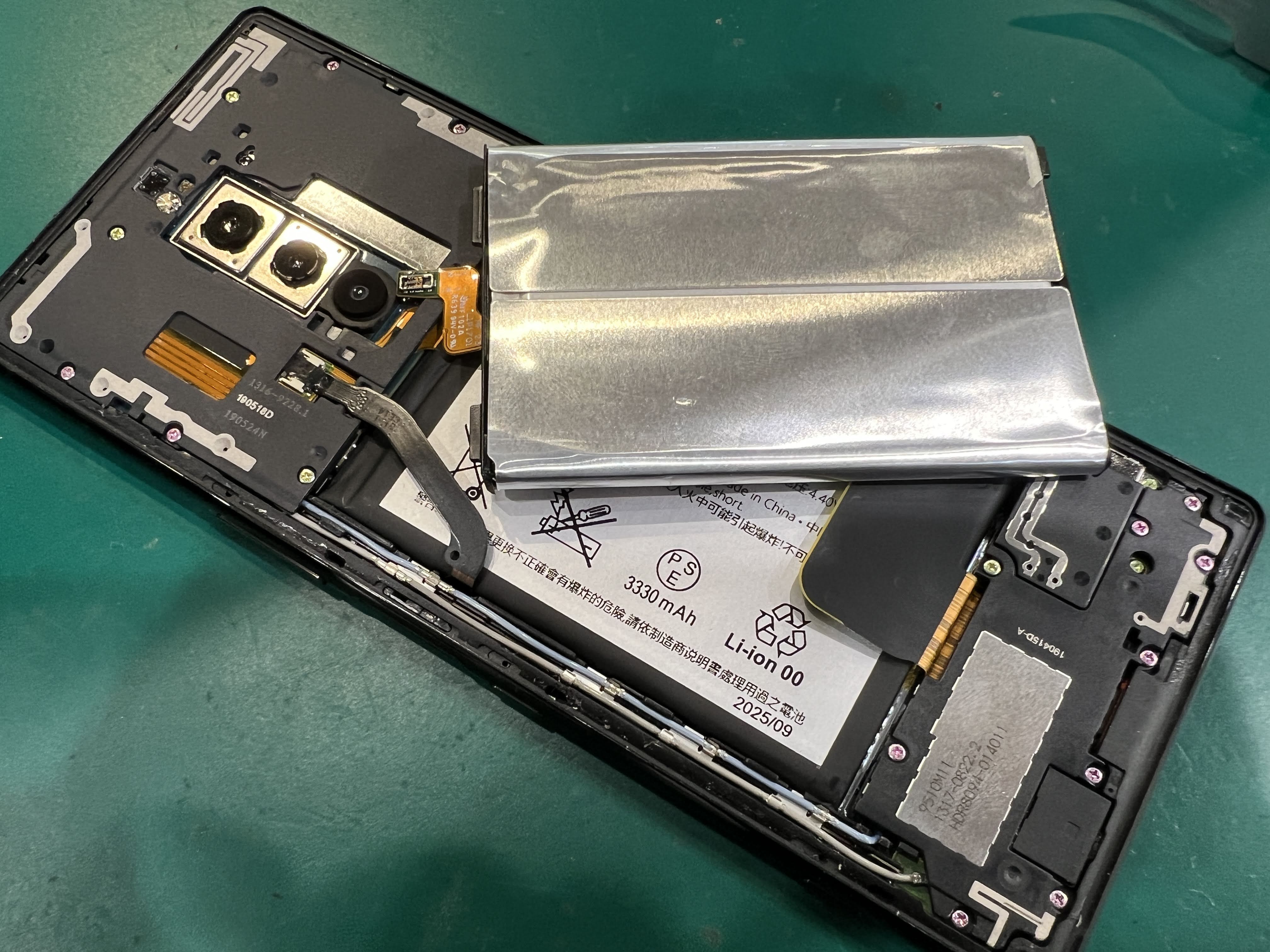 Xperia1（エクスペリア）バッテリー交換修理！急激な電池消耗も90分で解消【千葉駅直結スマホ修理工房ペリエ千葉店】