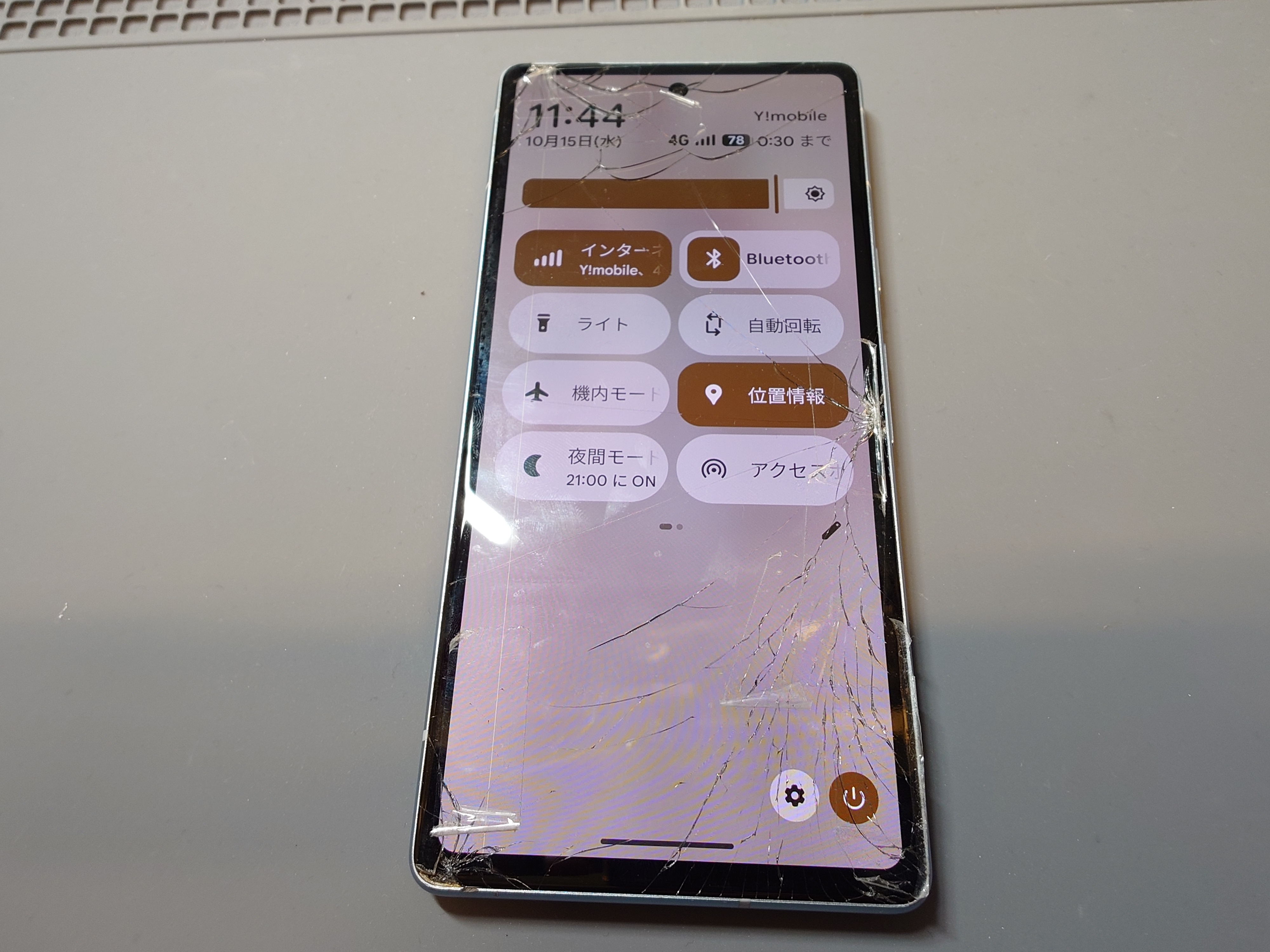 Google Pixel 7a(グーグルピクセル7エー)画面割れ.!?あきらめないで 