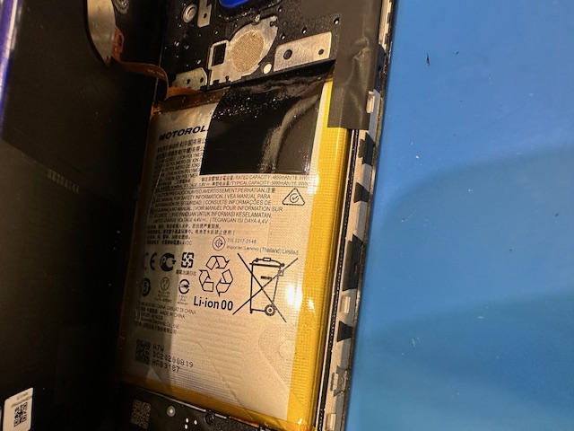 Motorolaスマホもご相談を！MotoG8Playのバッテリー交換！