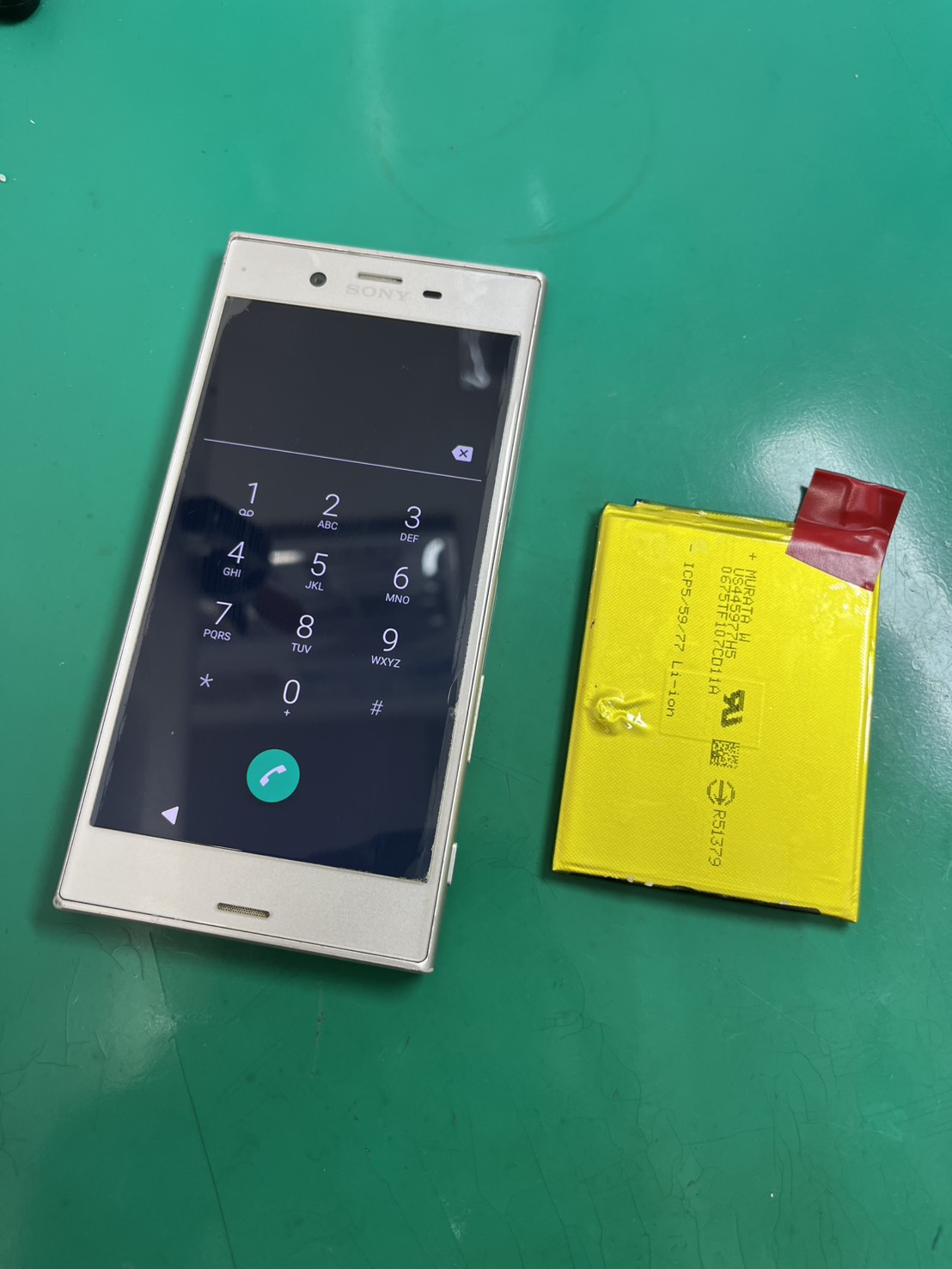 古いシリーズも対応可能です!XperiaXZ(エクスペリア)バッテリー交換【スマホ修理工房大井町店】