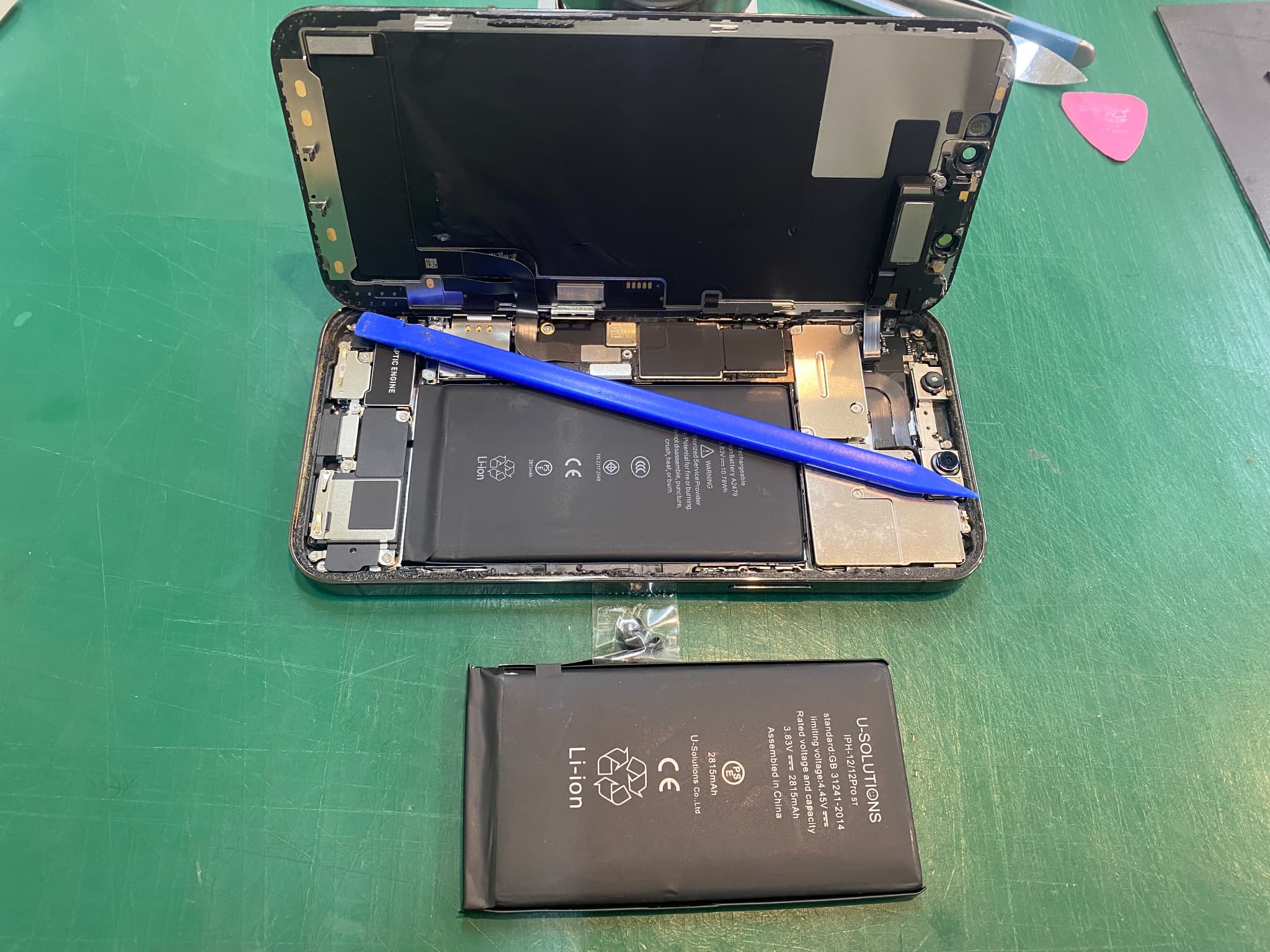 iPhone12Proのバッテリー交換もふじみ野市 スマホ修理工房イオン大井店におまかせ!