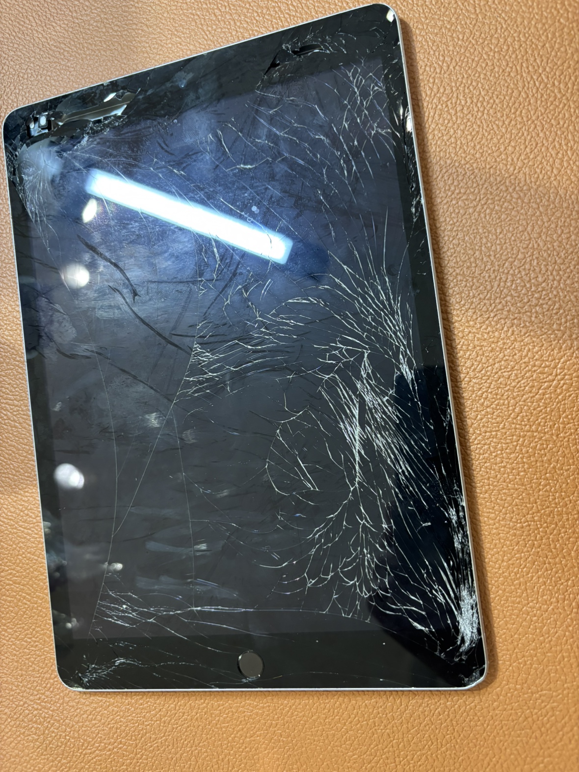 画面が粉々になったiPad9(アイパッド)のガラス交換承りました!!!