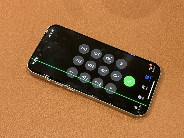 画面に緑色の線が…😥iPhone15Proの画面修理を行いました！