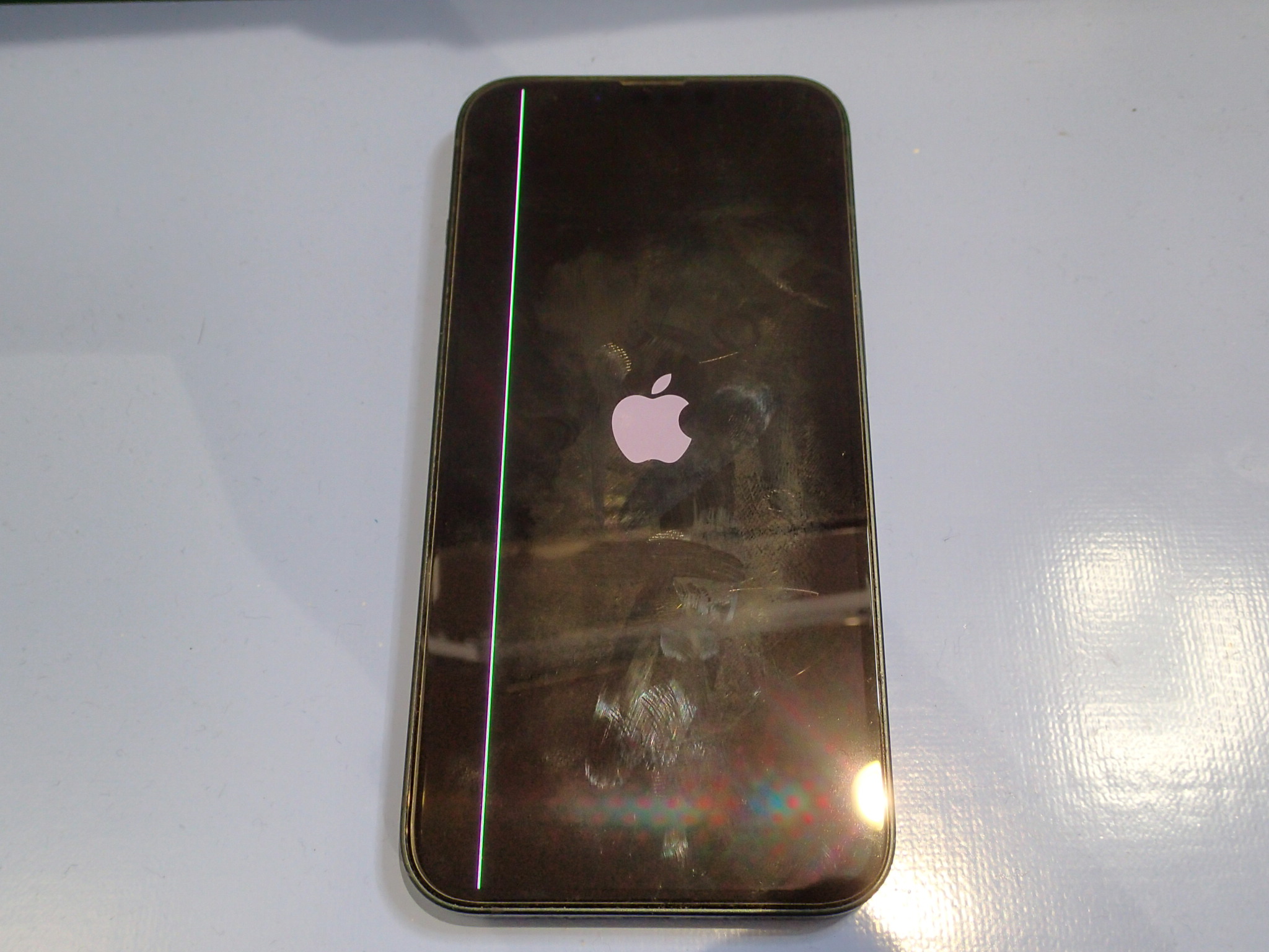 三郷市よりiPhone13の画面に線が入ったと持ち込み【スマホ修理工房フレスポ八潮店】