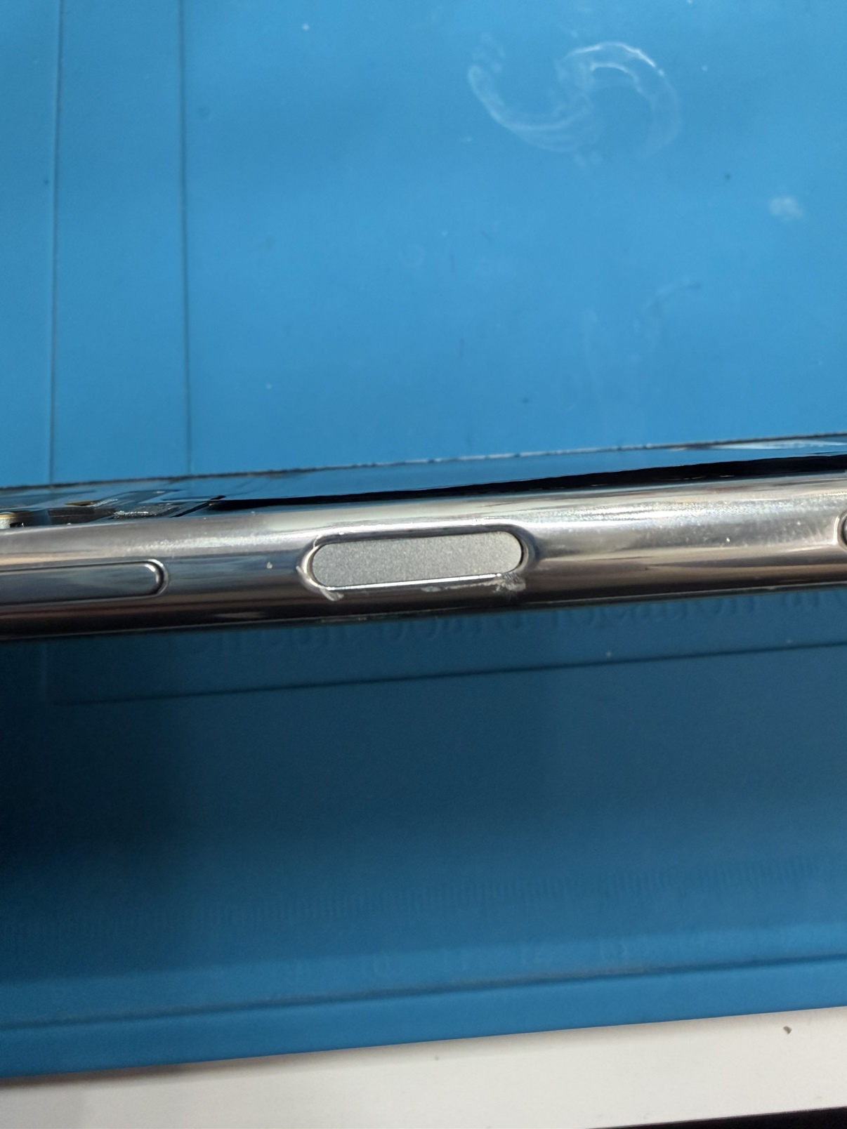 Xperia 5III の電源ボタン修理は最短即日対応の「スマホ修理工房 池袋P'パルコ本店」へ!