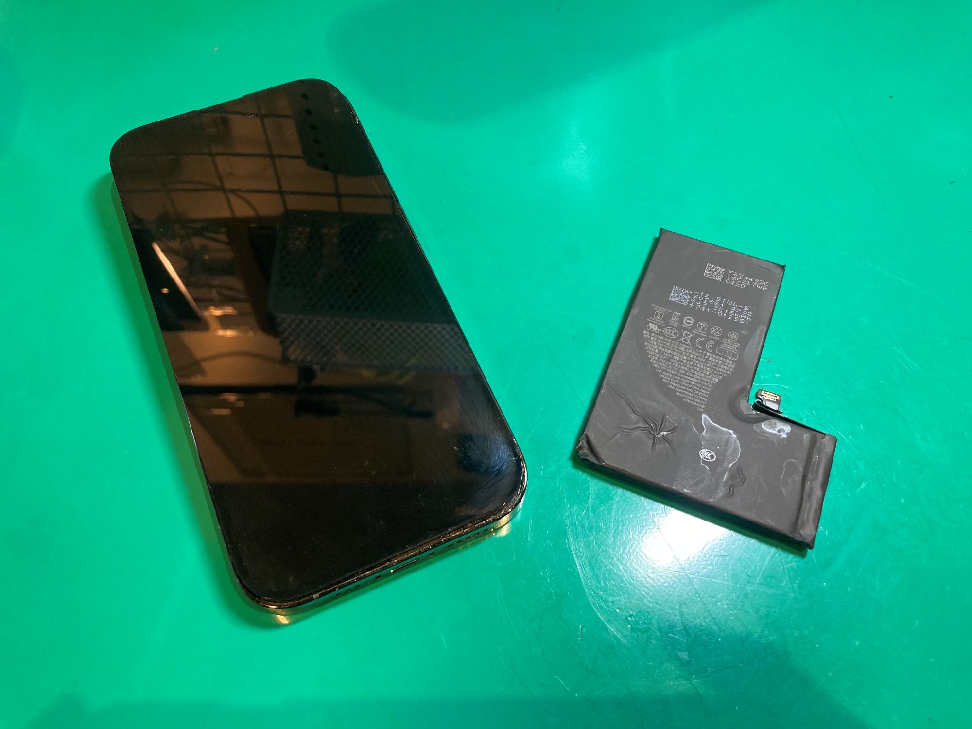 iPhone 14Pro(アイフォン 14プロ)のバッテリー交換修理(登戸・向ヶ丘遊園店)